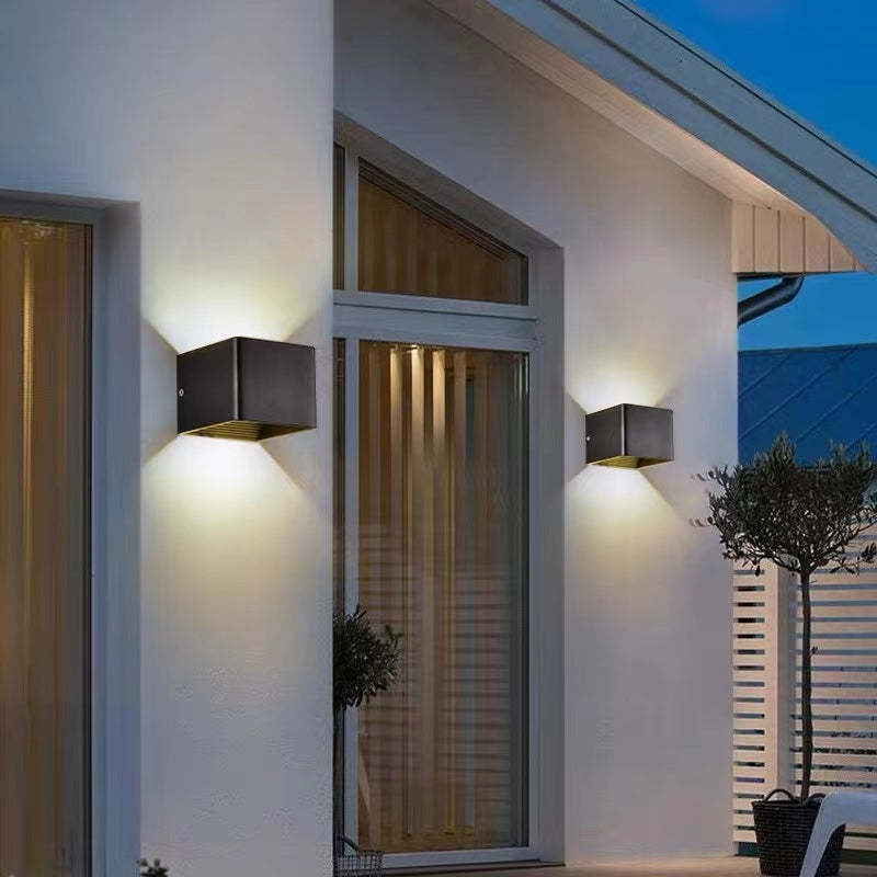 Kirono Outdoor Wall Light