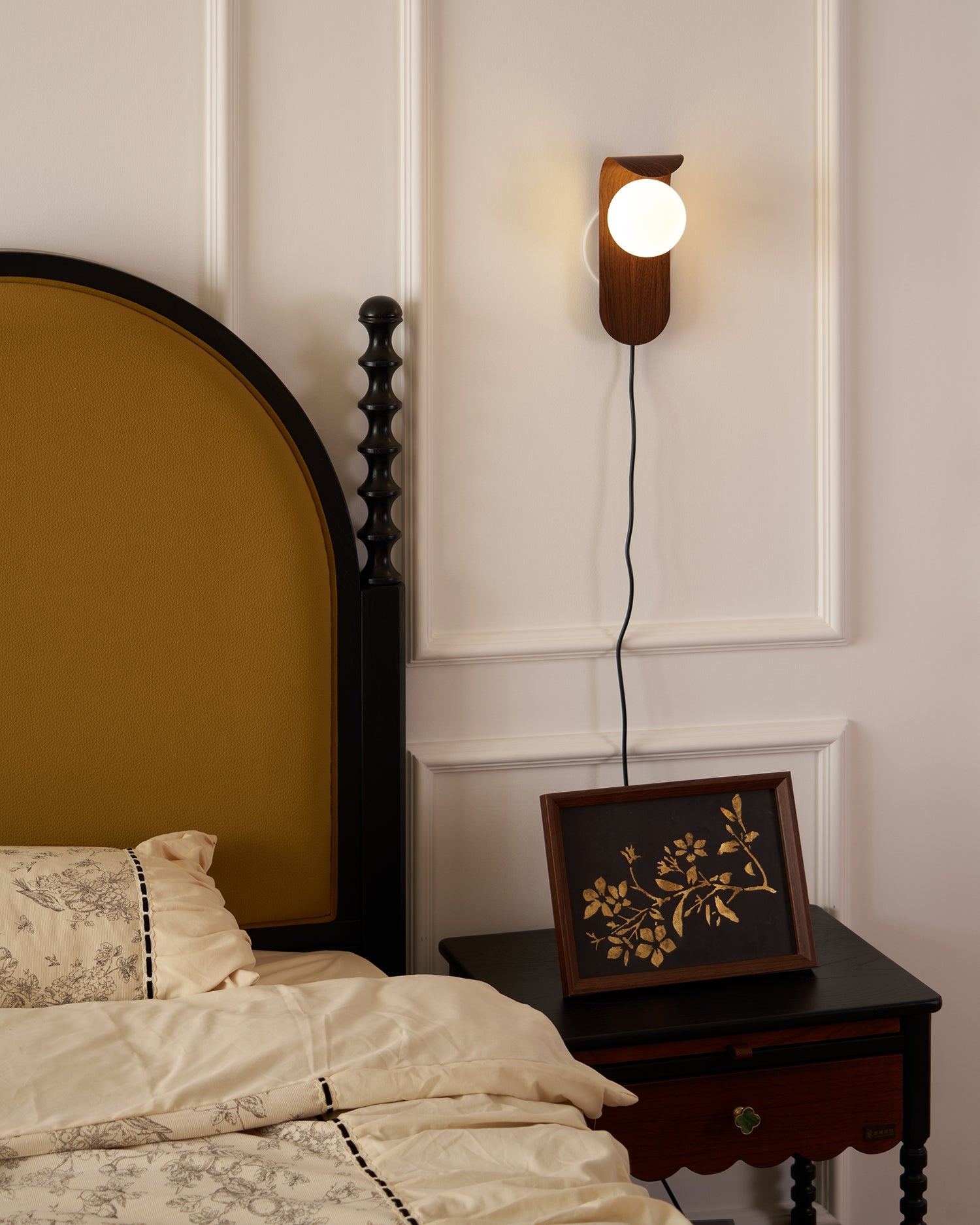 Axes Plug In Wall Light