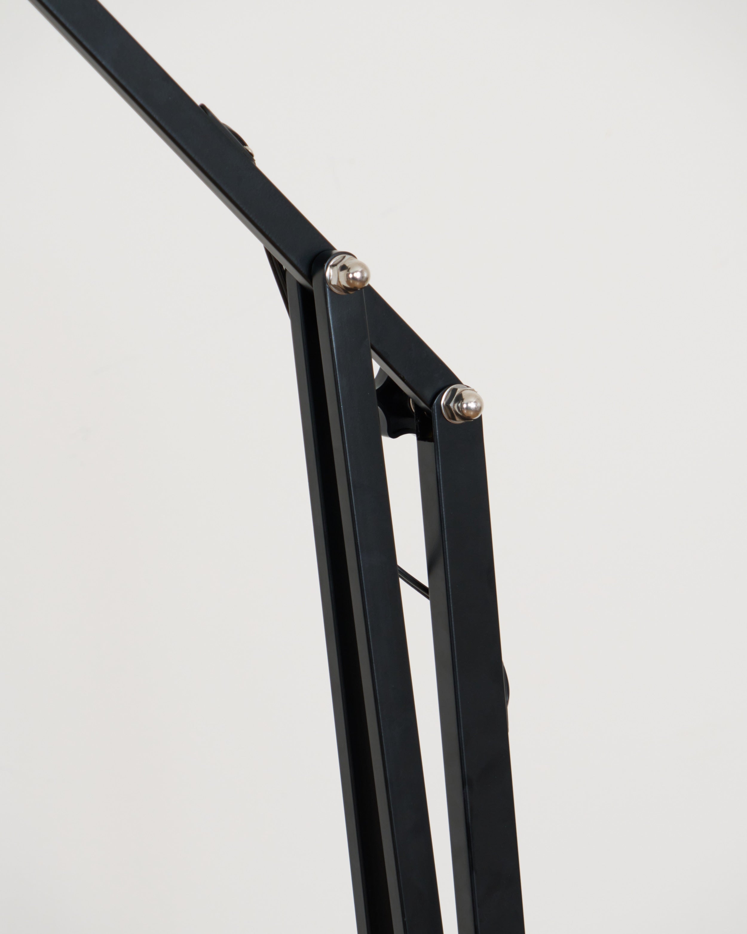 Jorlanel Articulated Floor Lamp