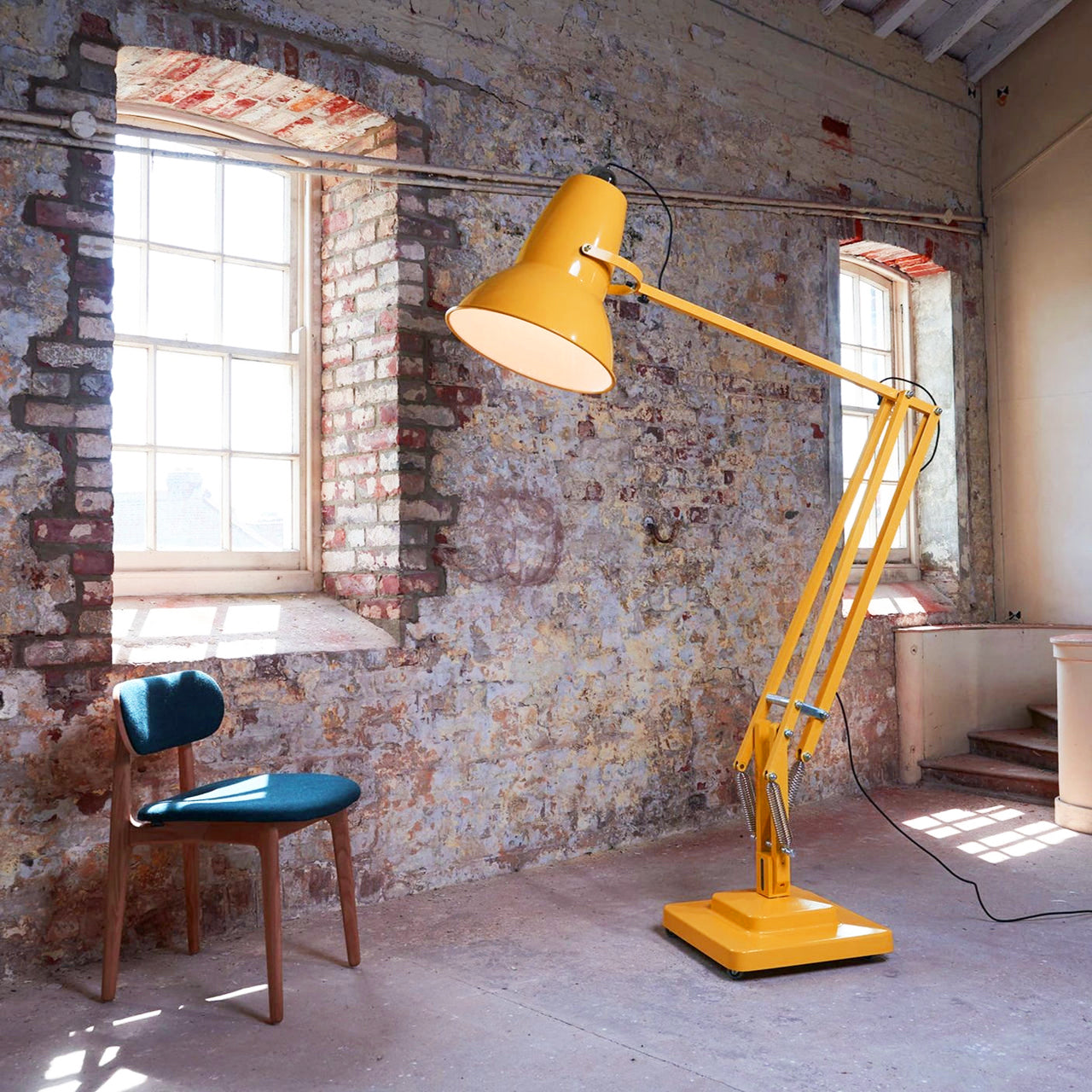Jorlanel Articulated Floor Lamp