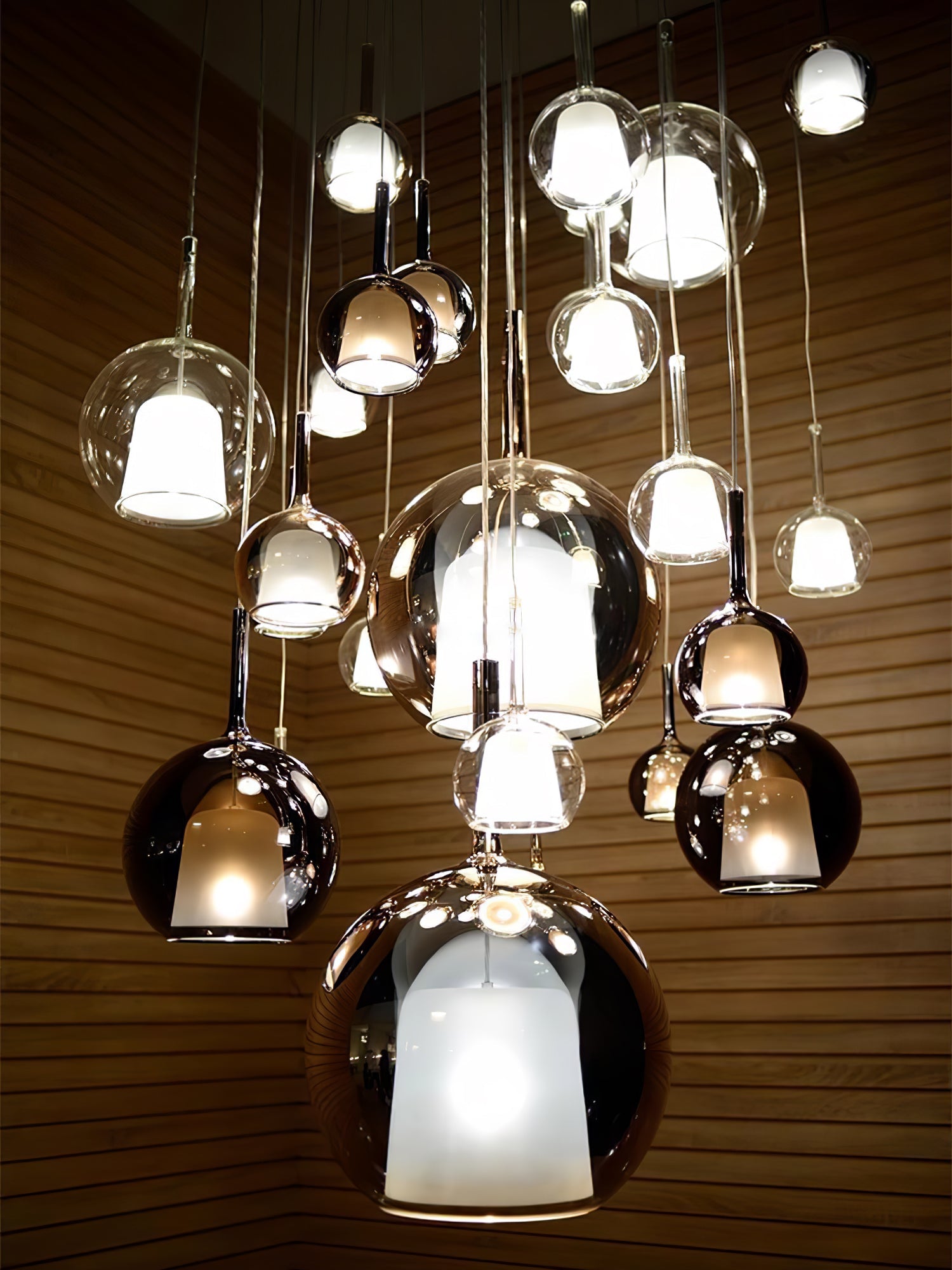 Vyreno Globe Pendant Light