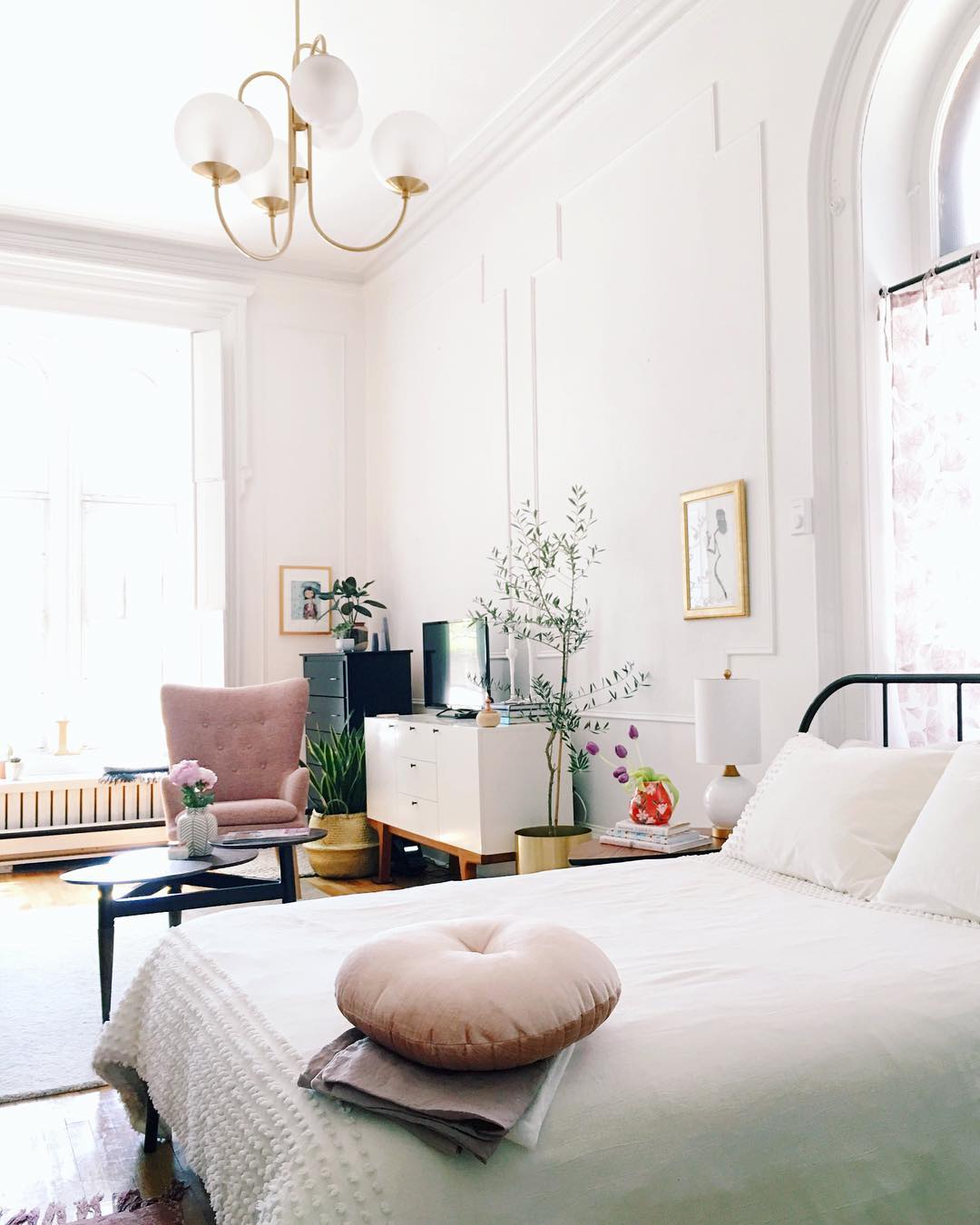 Jornoen Globe Chandelier