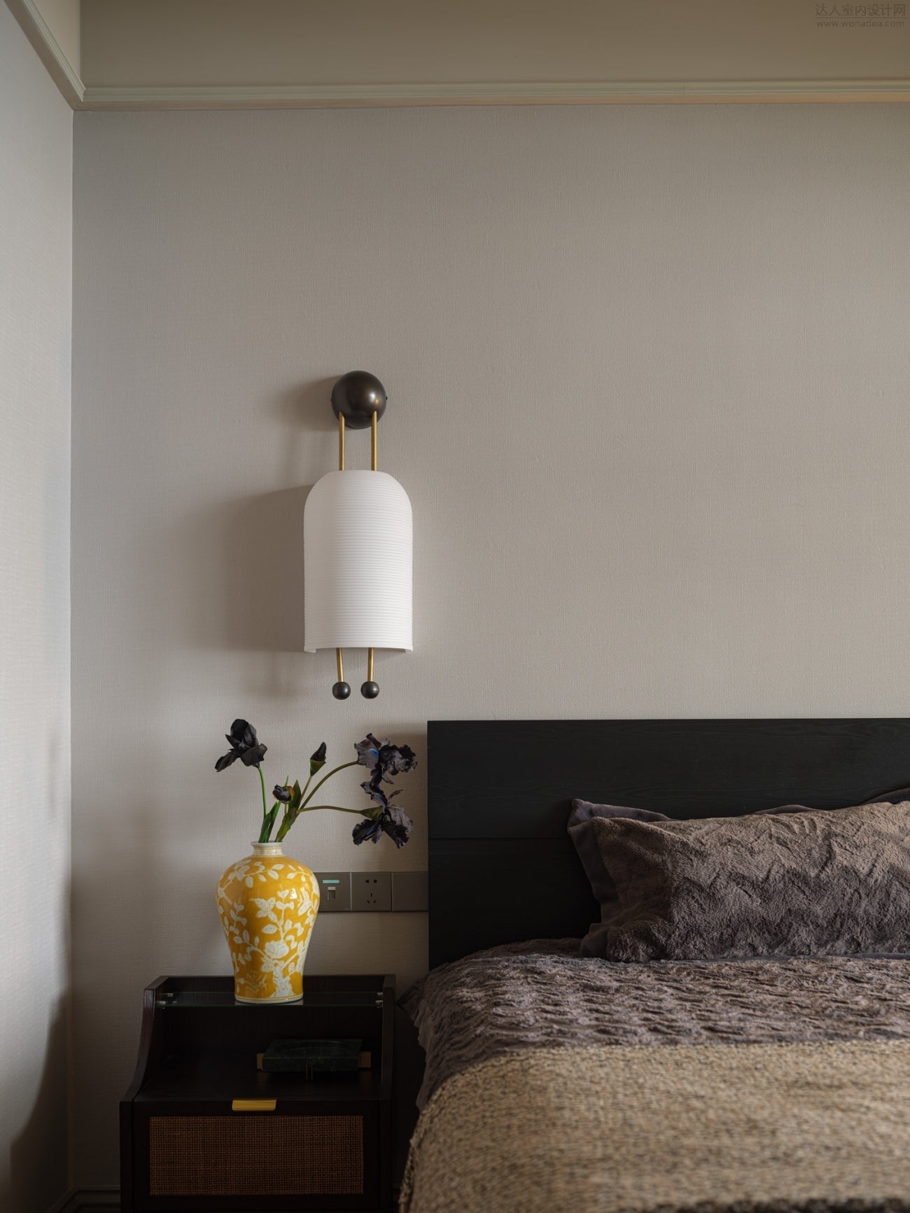 Sorave Ribbed Wall Light