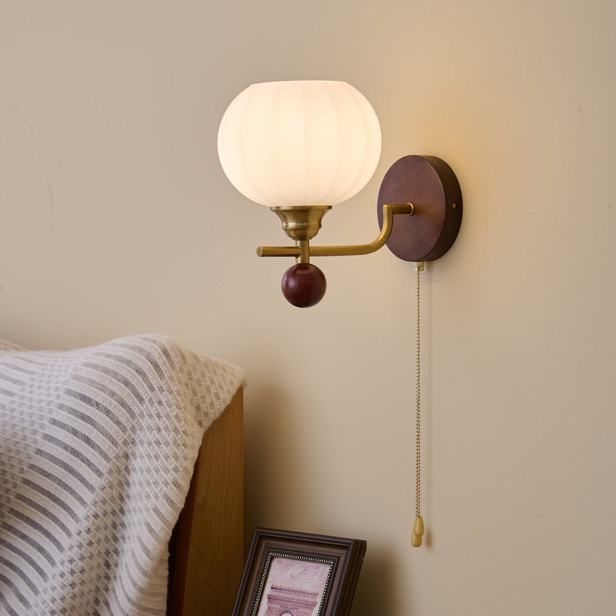 Lumea Crest Wall Lamp – detail 2