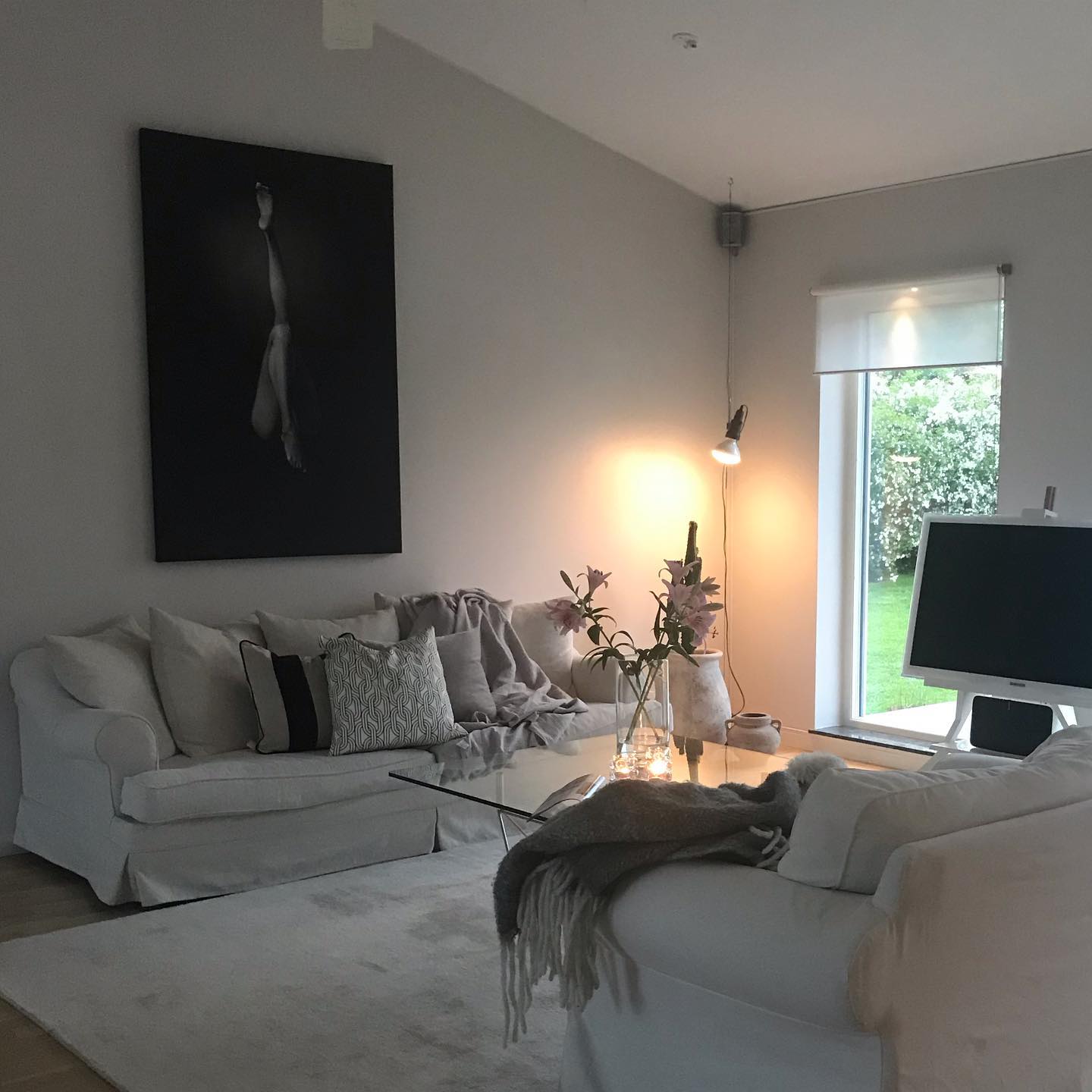 Elomiden Floor to Ceiling Lamp