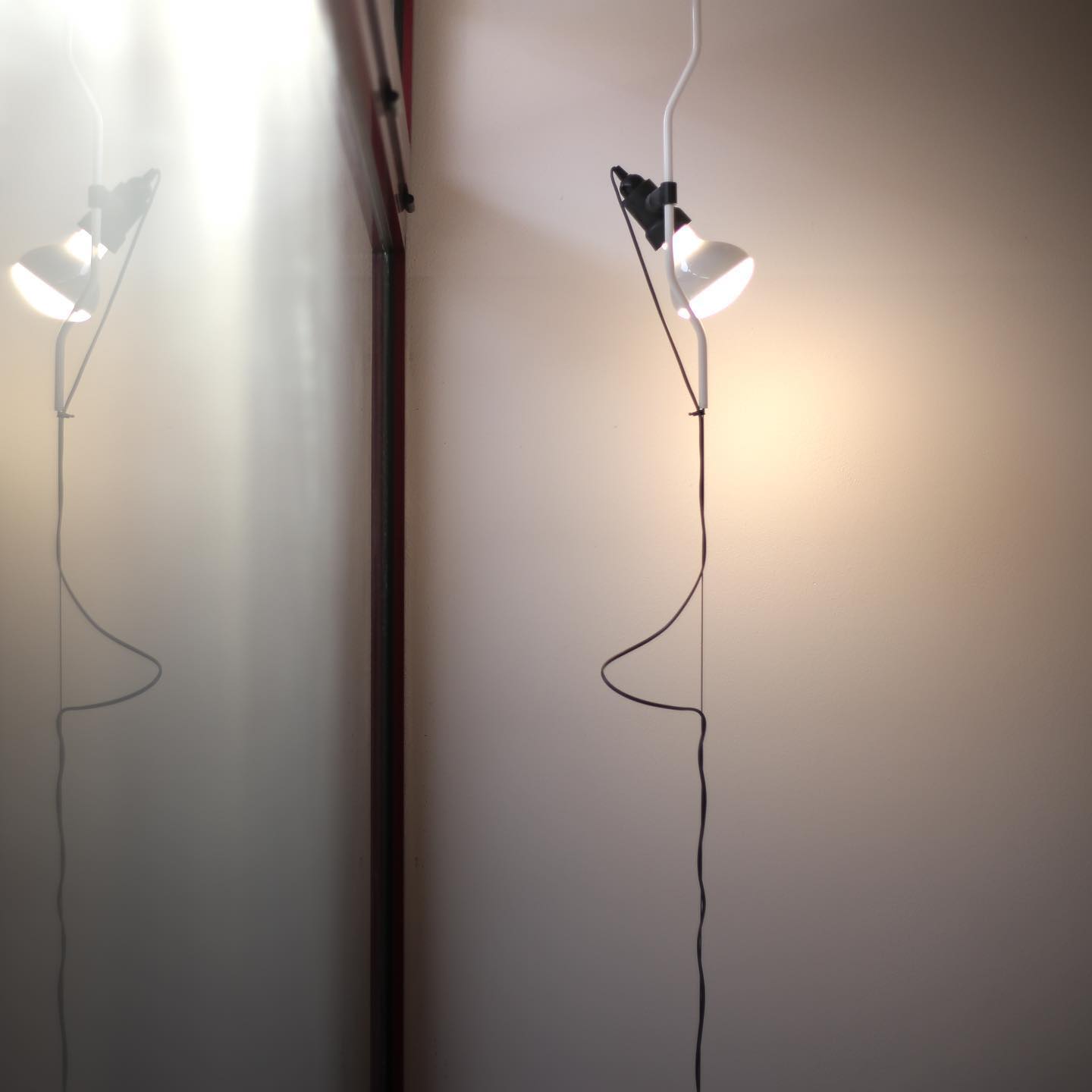 Elomiden Floor to Ceiling Lamp