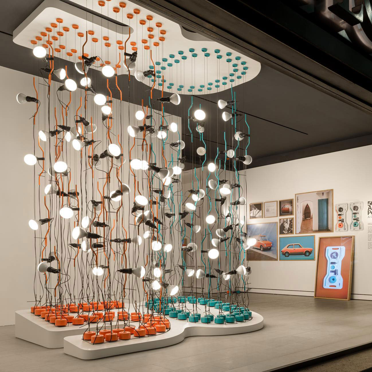 Elomiden Floor to Ceiling Lamp