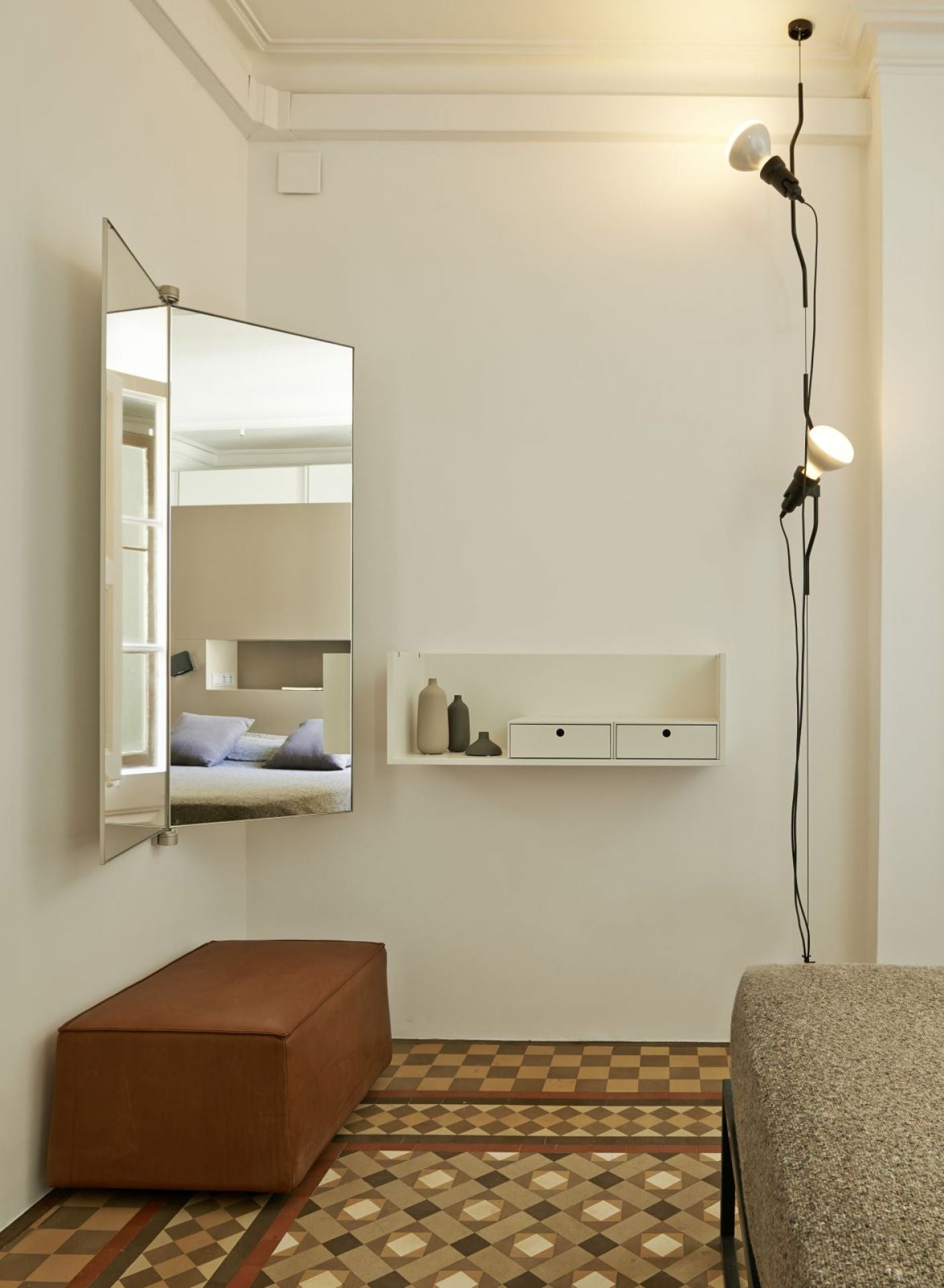 Elomiden Floor to Ceiling Lamp