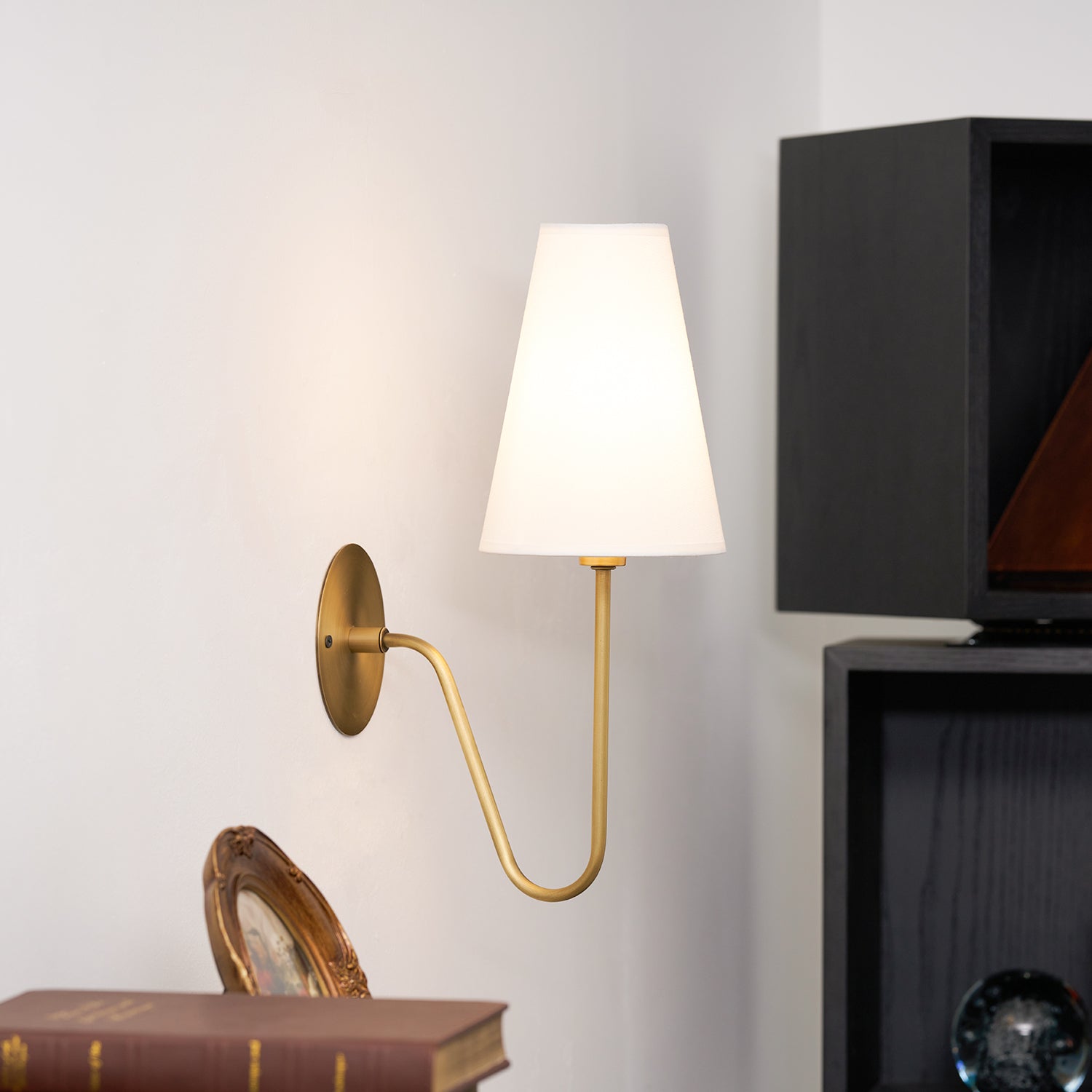 Aron Wall Light