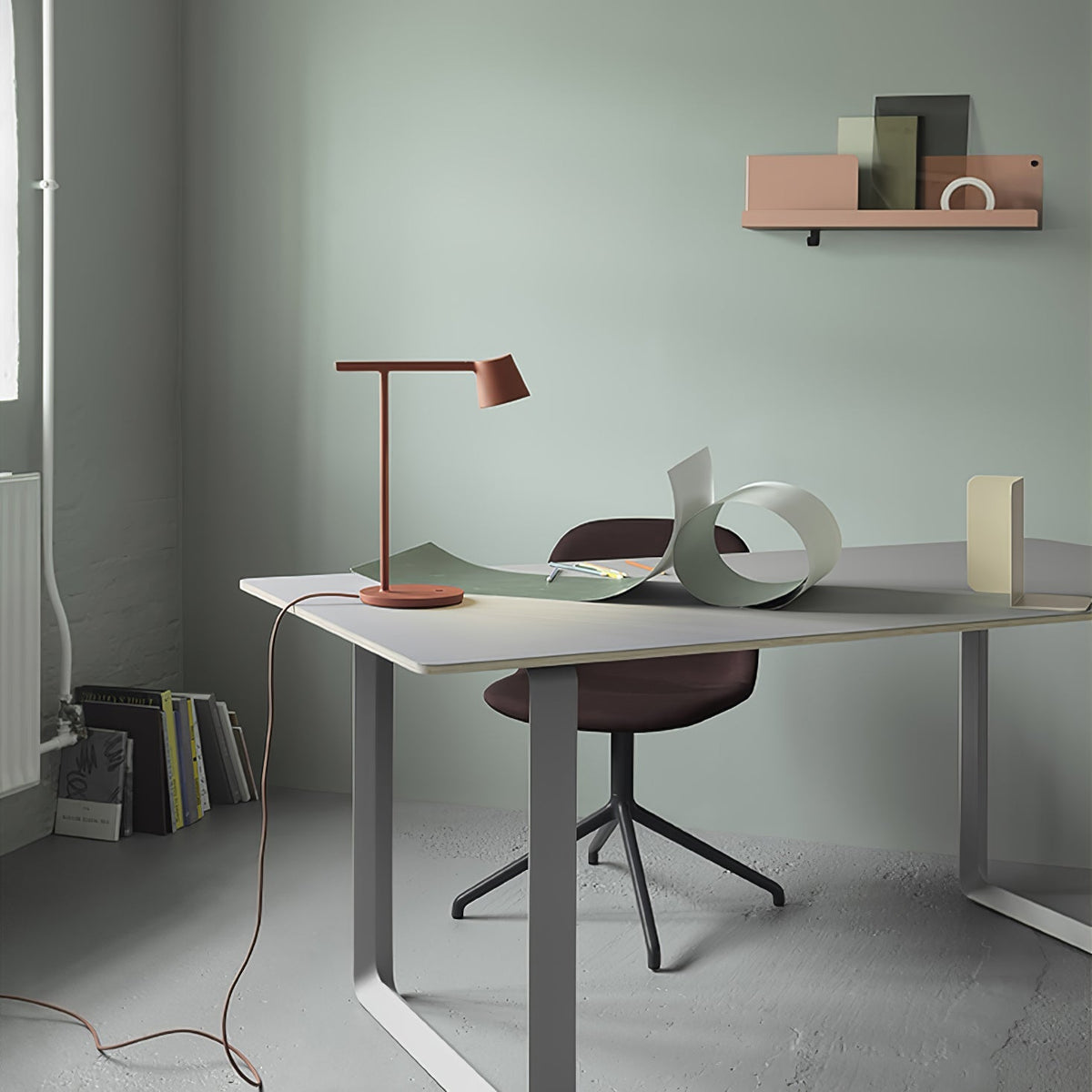 Belvi Minimalist Table Lamp
