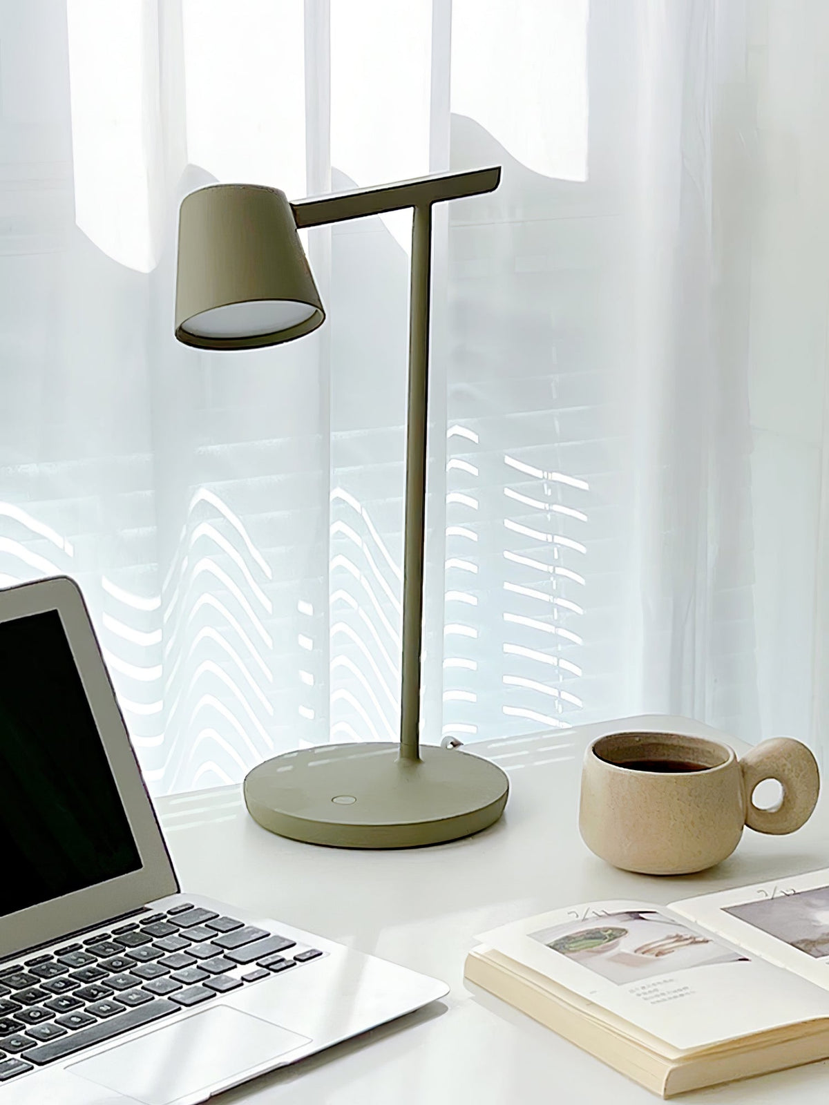 Belvi Minimalist Table Lamp