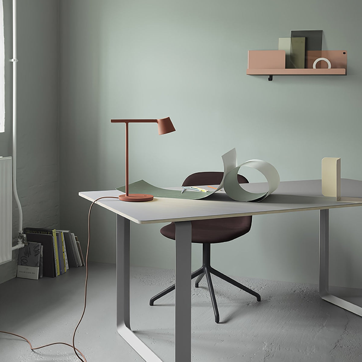 Belvi Minimalist Table Lamp