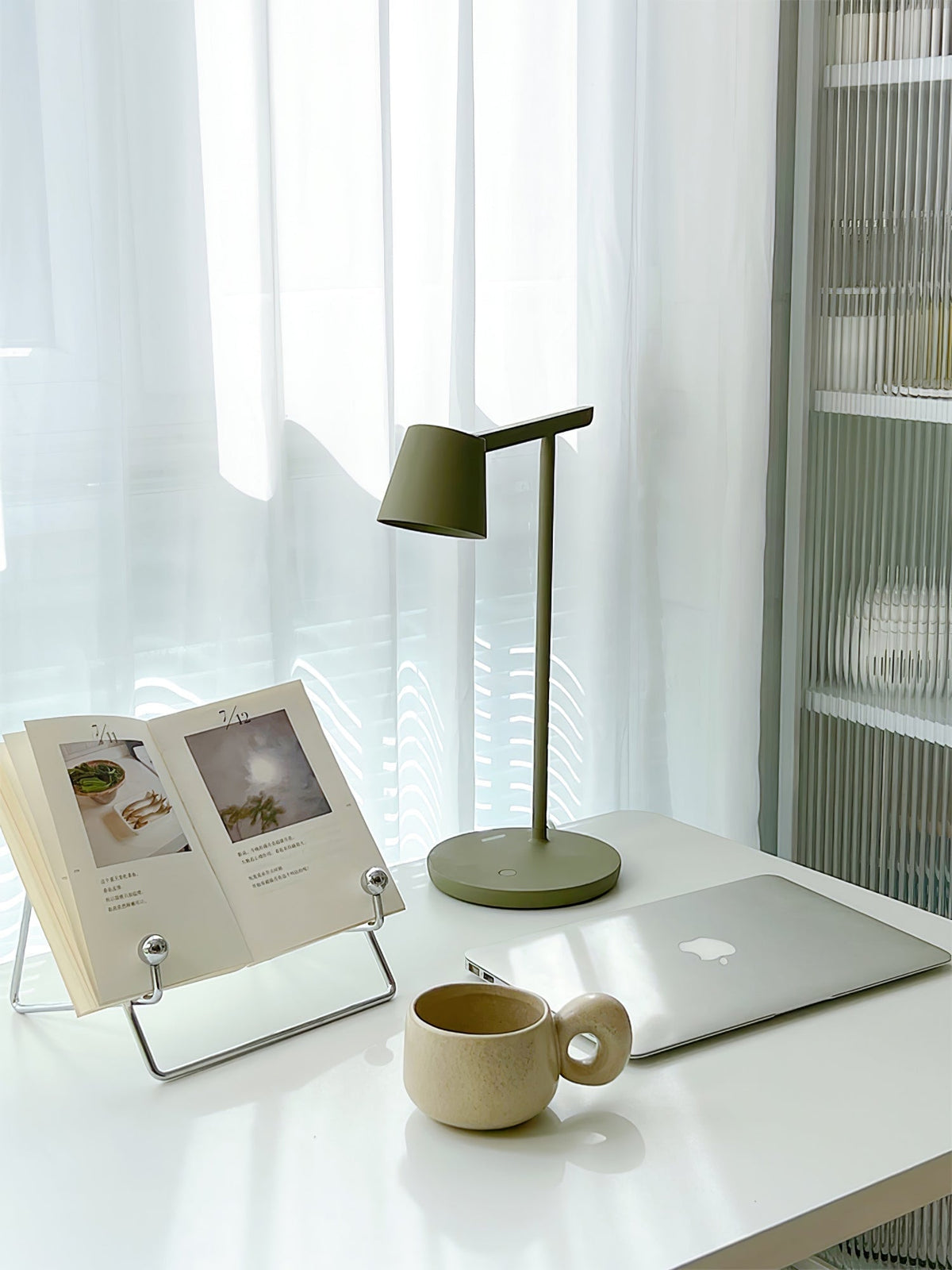 Belvi Minimalist Table Lamp