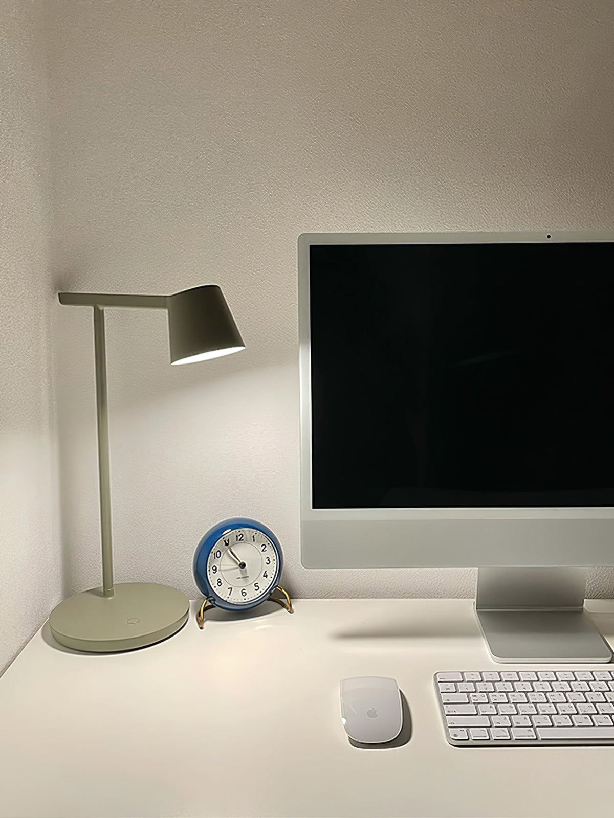 Belvi Minimalist Table Lamp