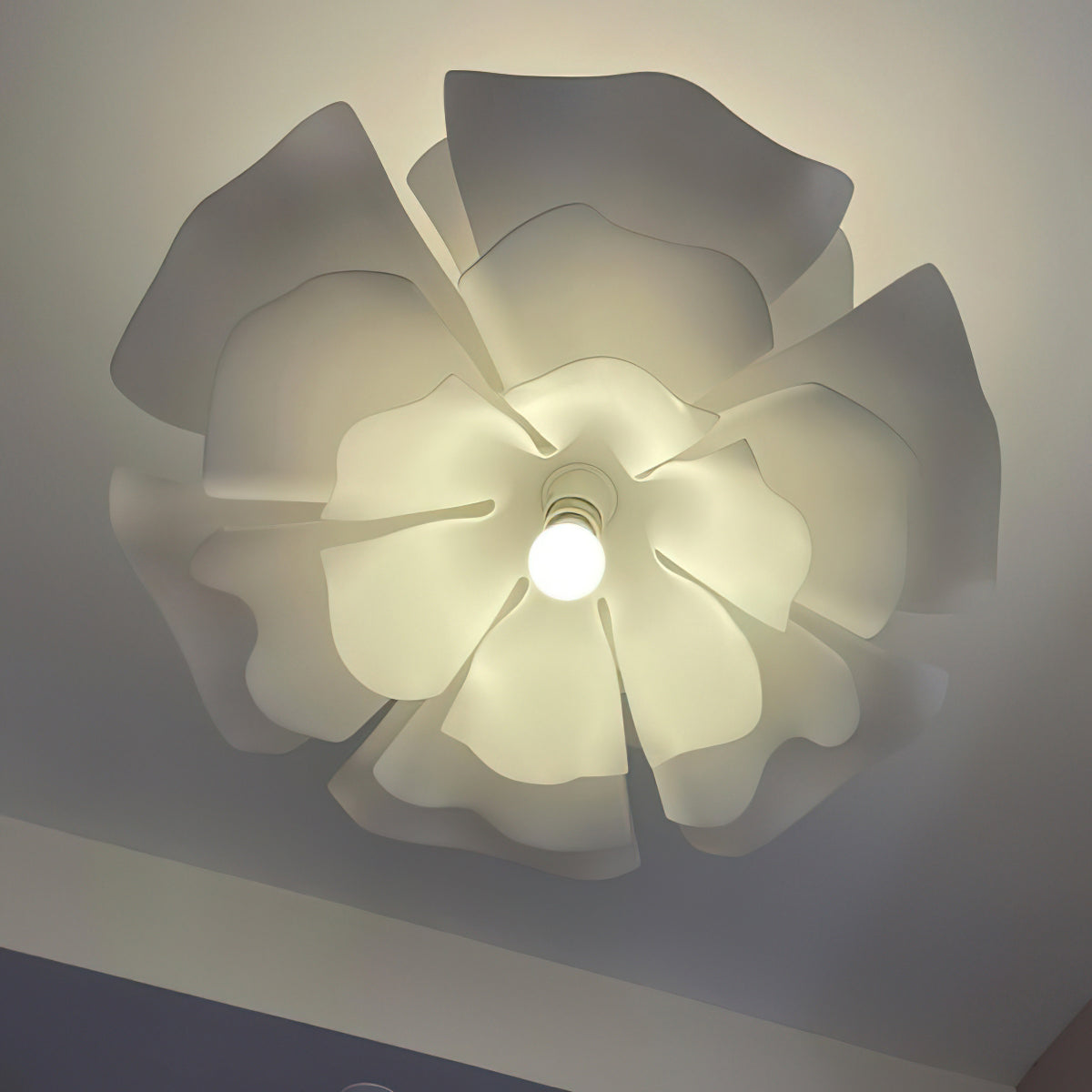 Oakin Lotus Pendant Light