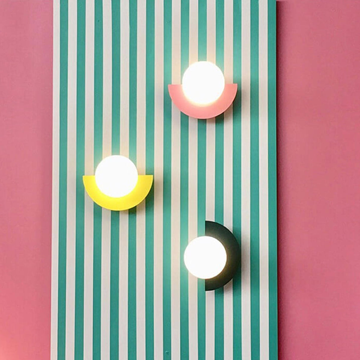 Lioon Globe Wall Light