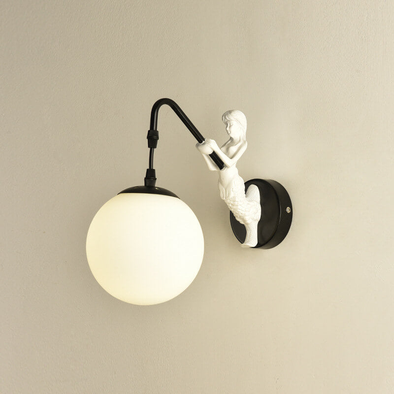 Roveno Globe Wall Light