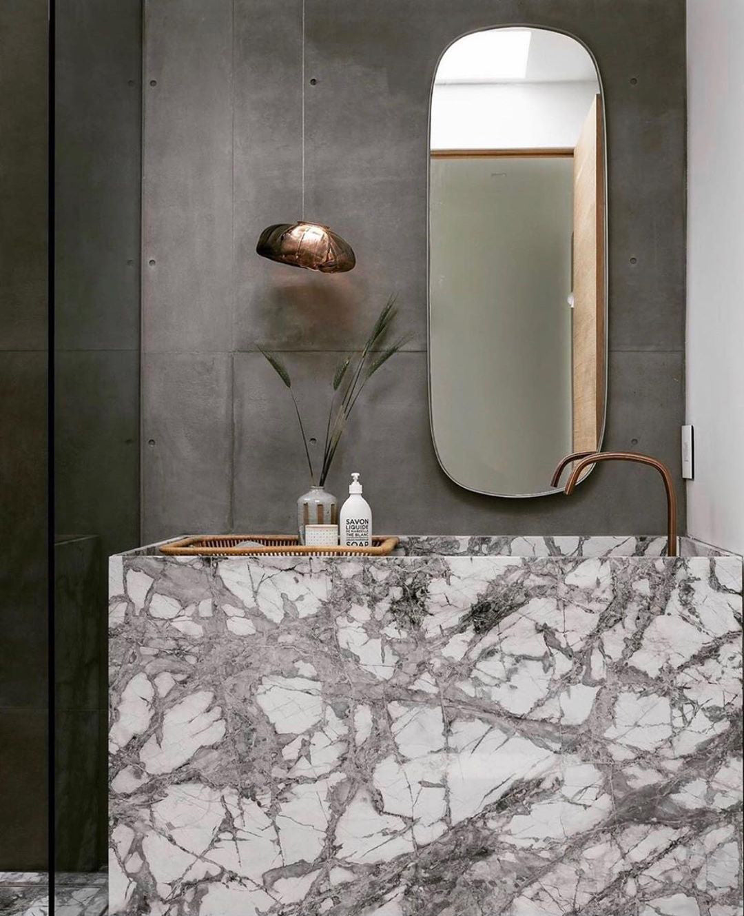 Neroera Sculptural Pendant Light