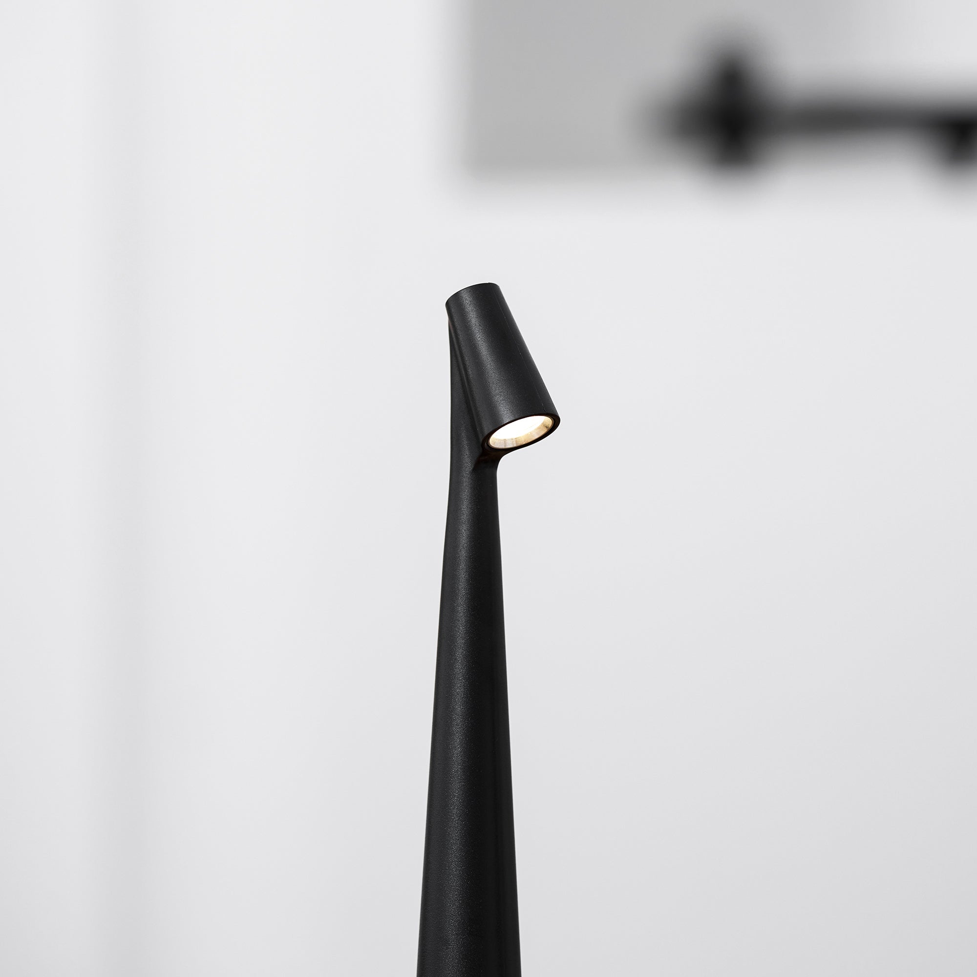 Junoio Table Lamp