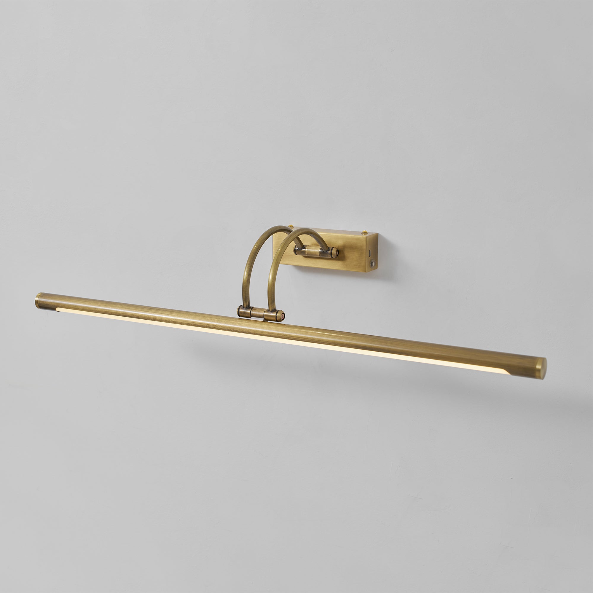 Lexanus Linear Wall Light