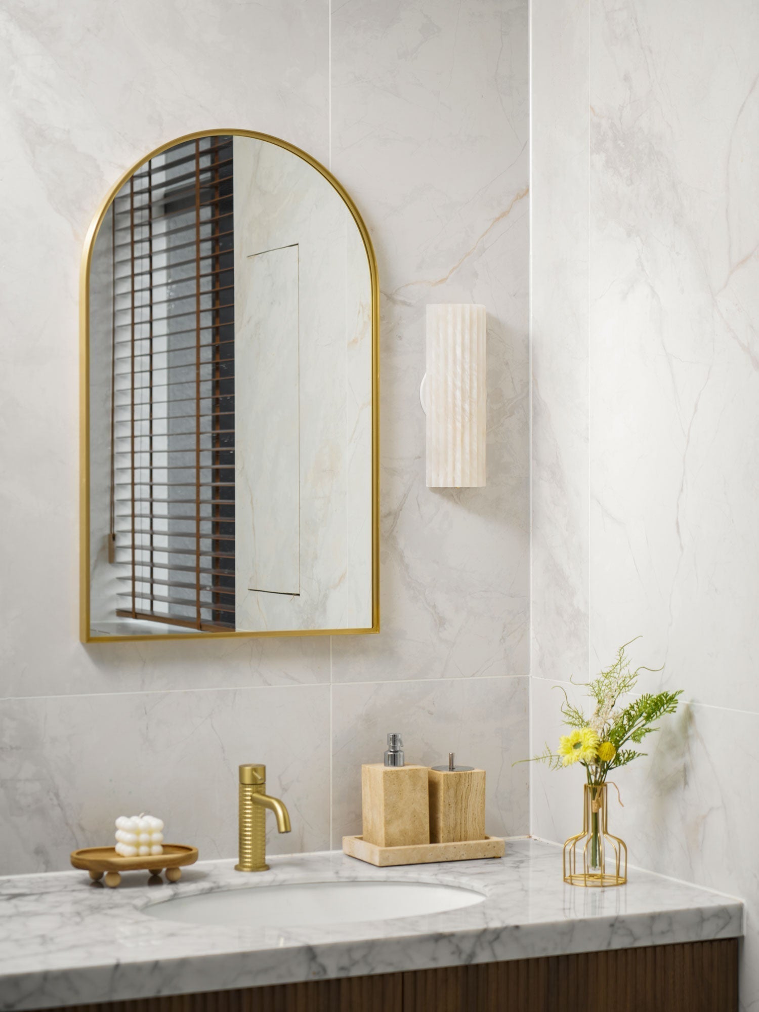Solas Alabaster Wall Light