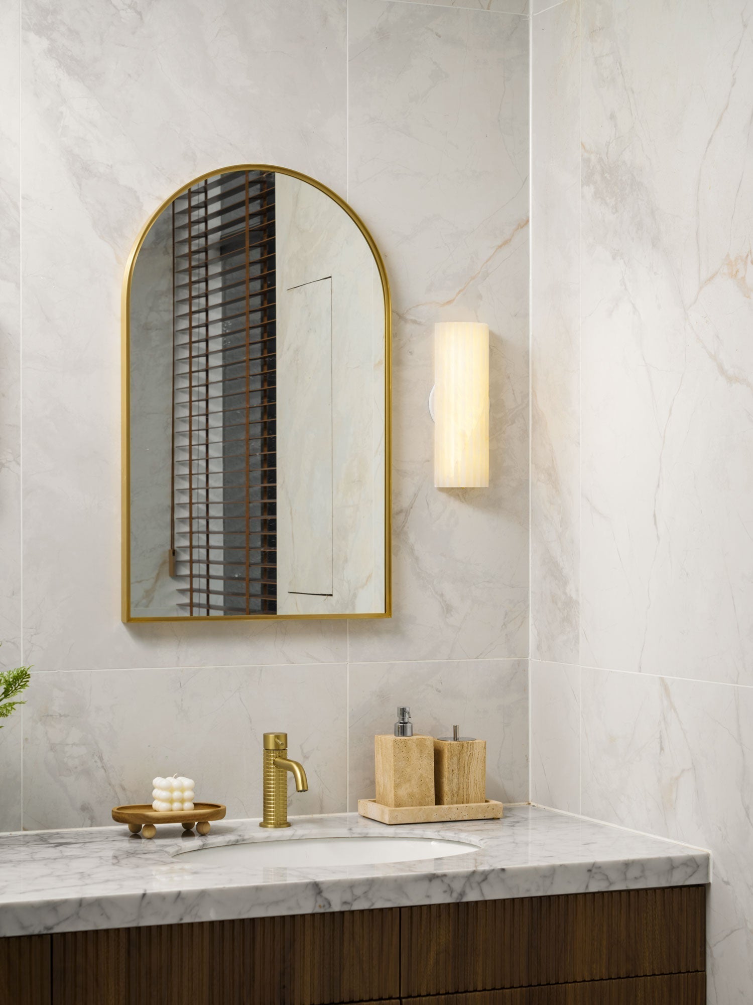 Solas Alabaster Wall Light