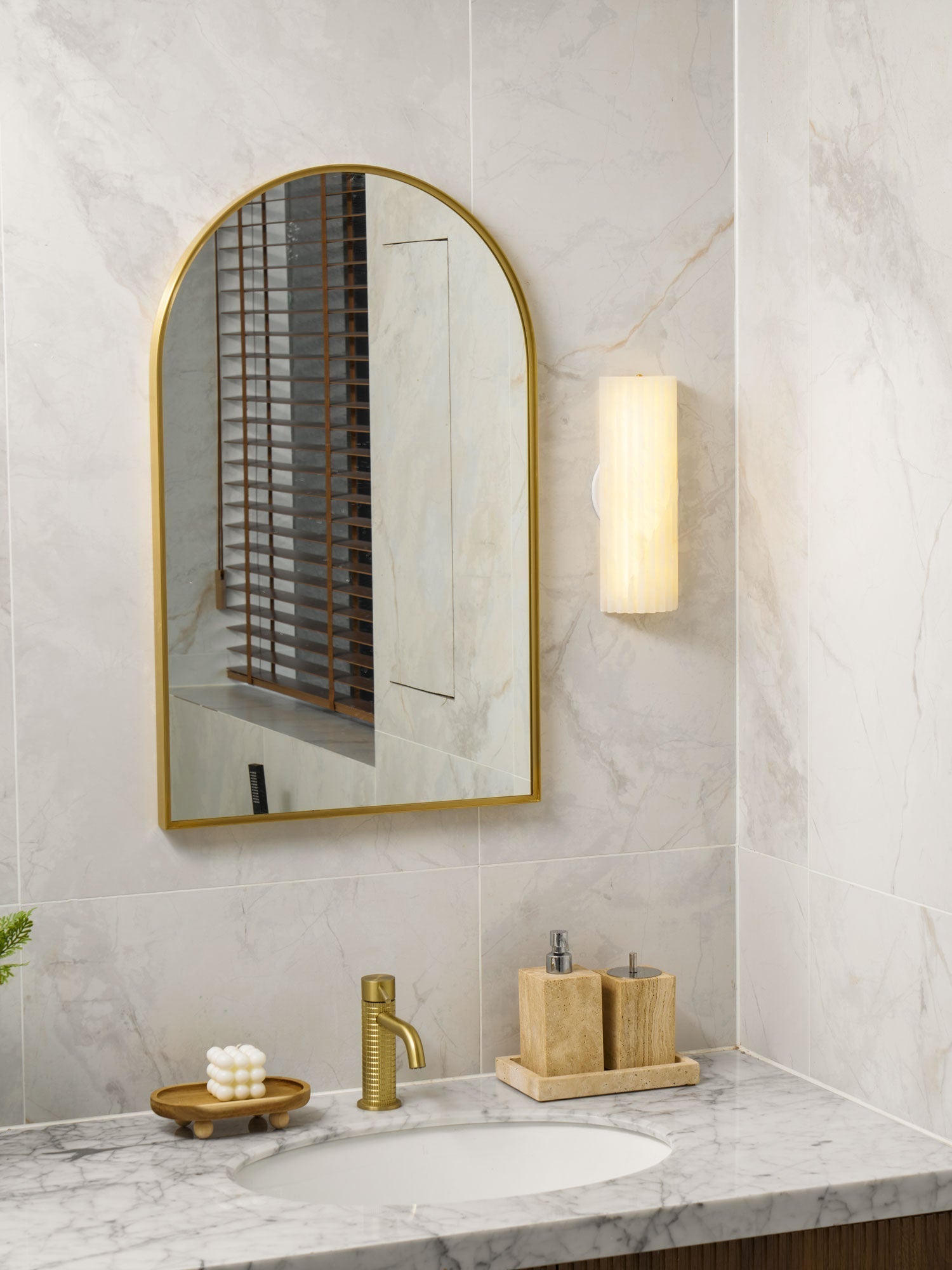 Solas Alabaster Wall Light