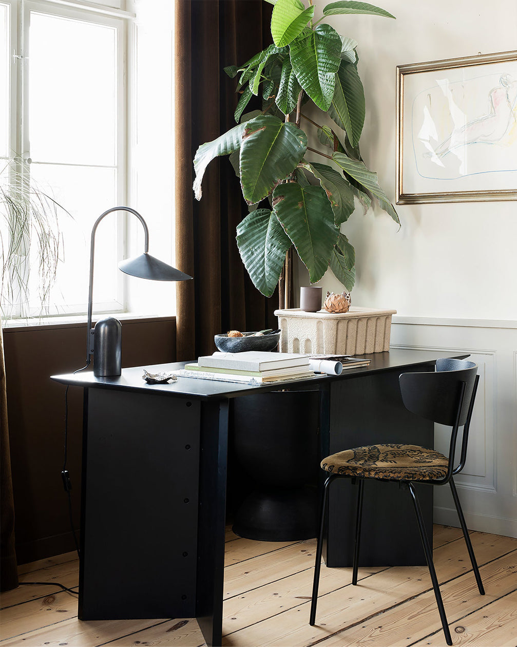 Axivale Minimalist Table Lamp