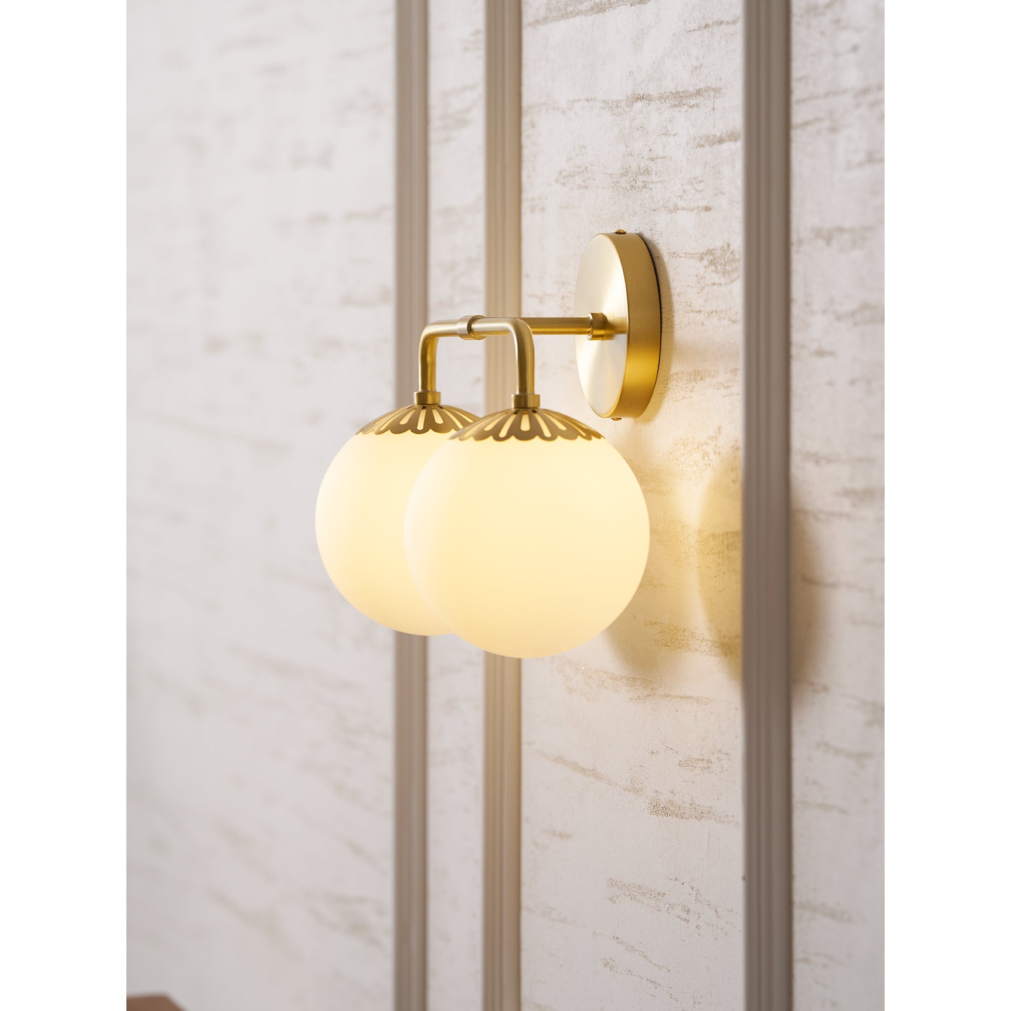 Quini Globe Wall Light