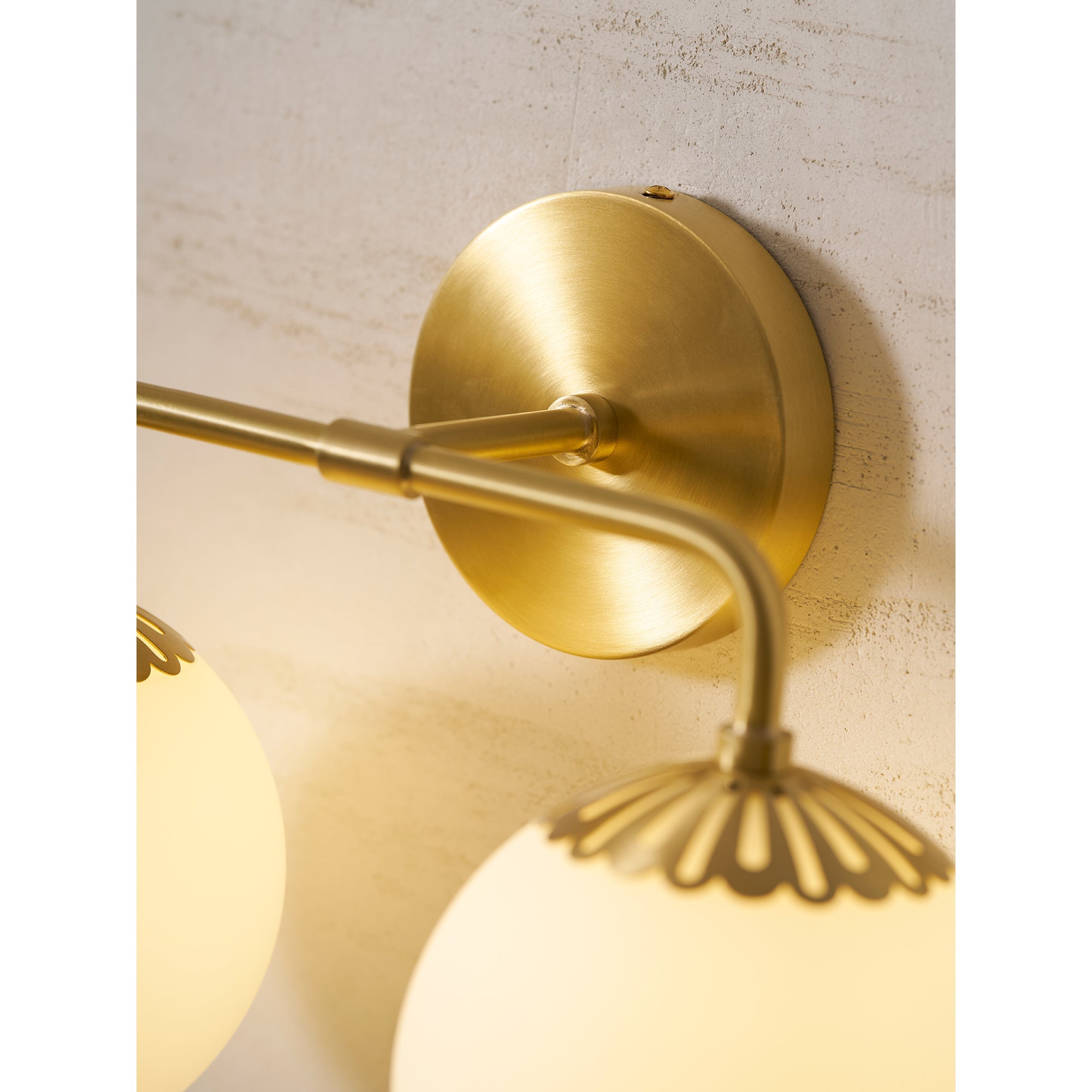 Quini Globe Wall Light