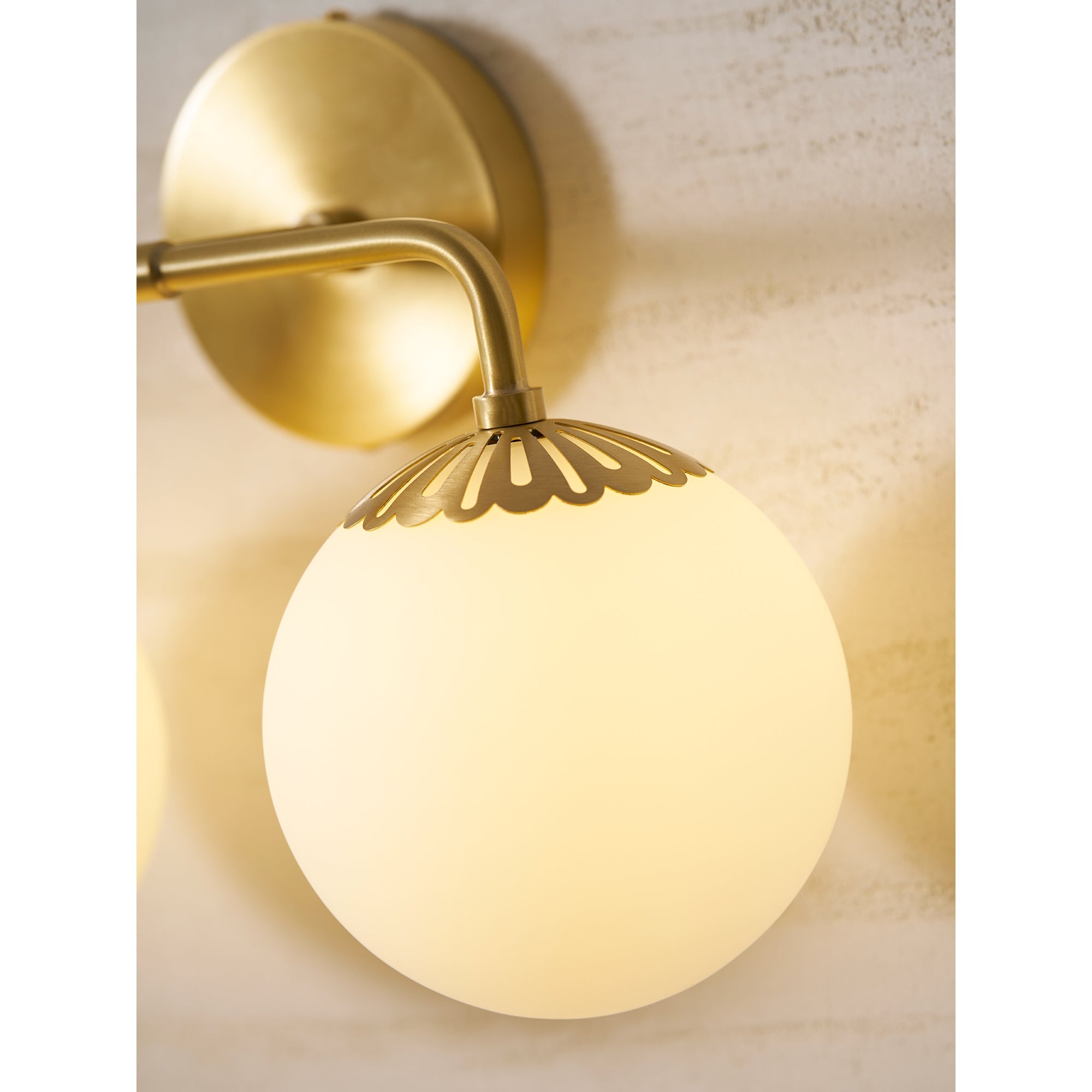 Quini Globe Wall Light