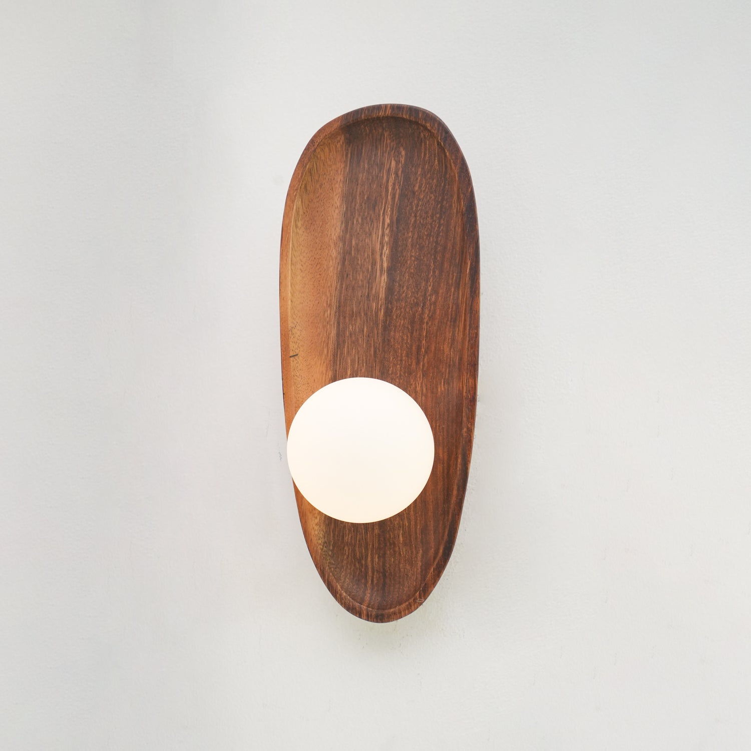 Wynaes Minimalist Wall Light