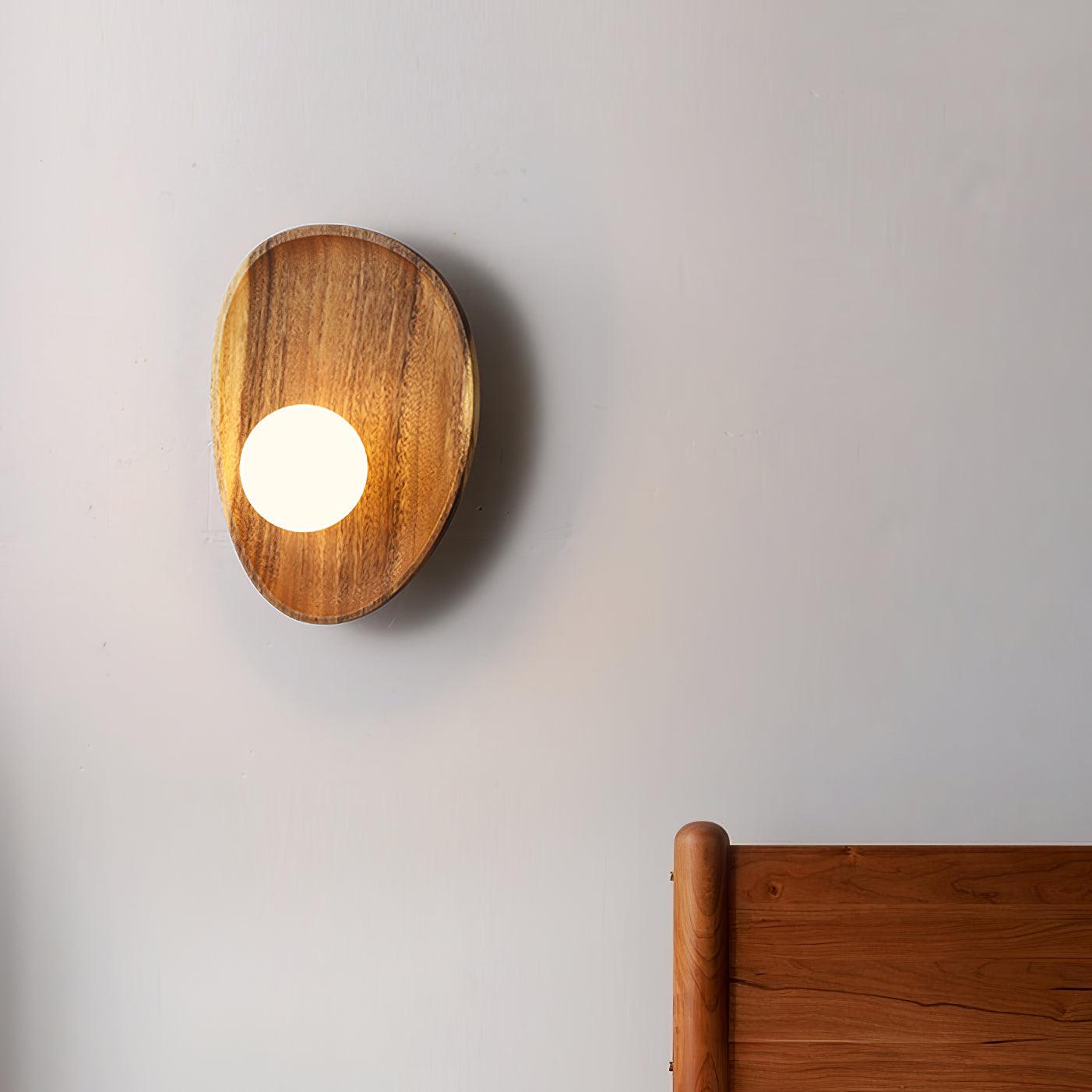 Wynaes Minimalist Wall Light