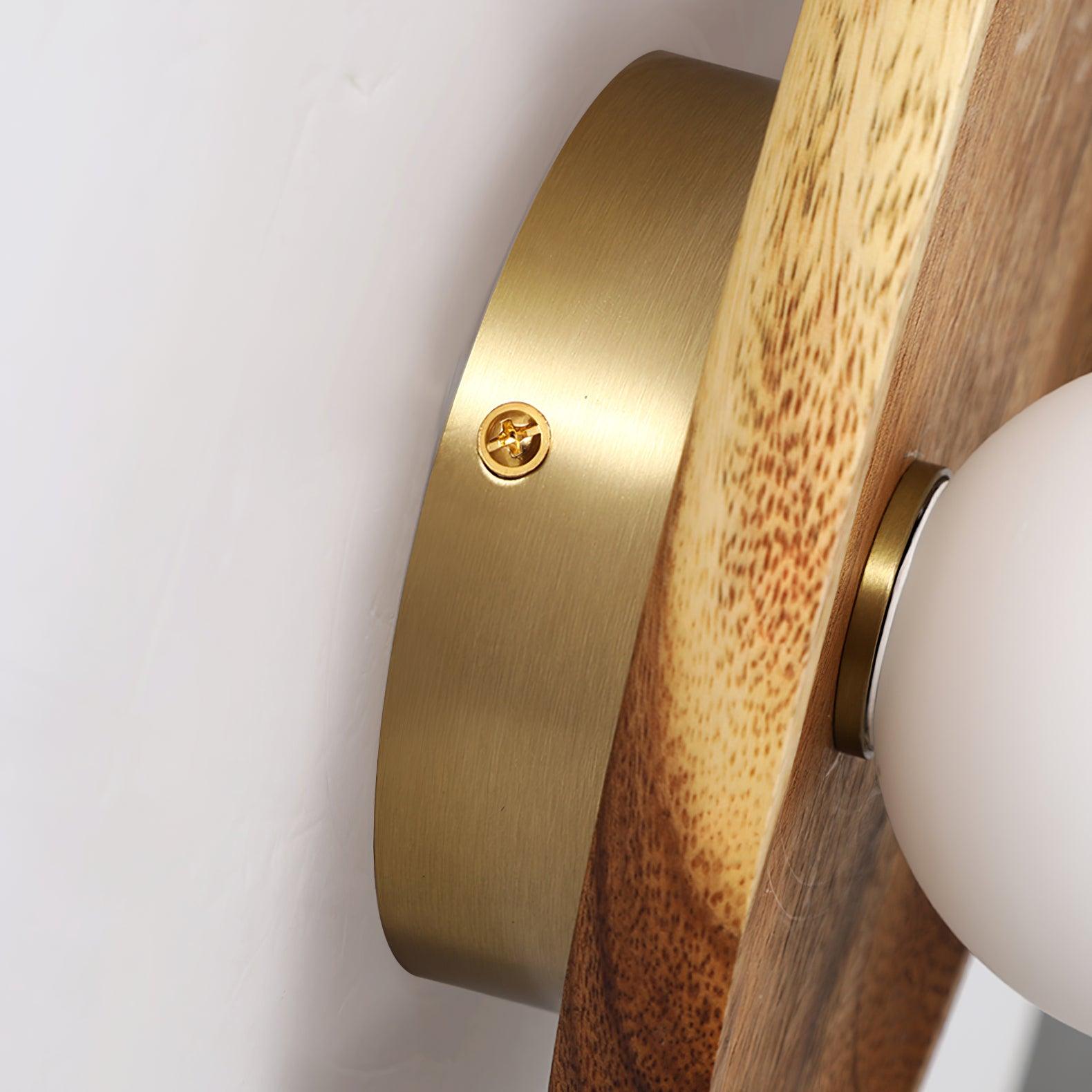 Wynaes Minimalist Wall Light