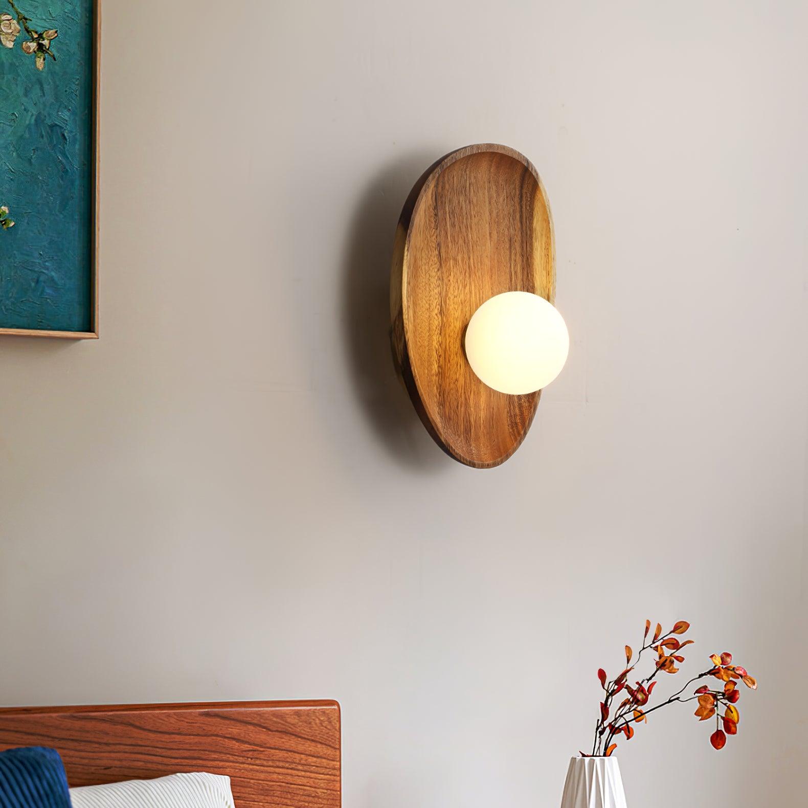 Wynaes Minimalist Wall Light