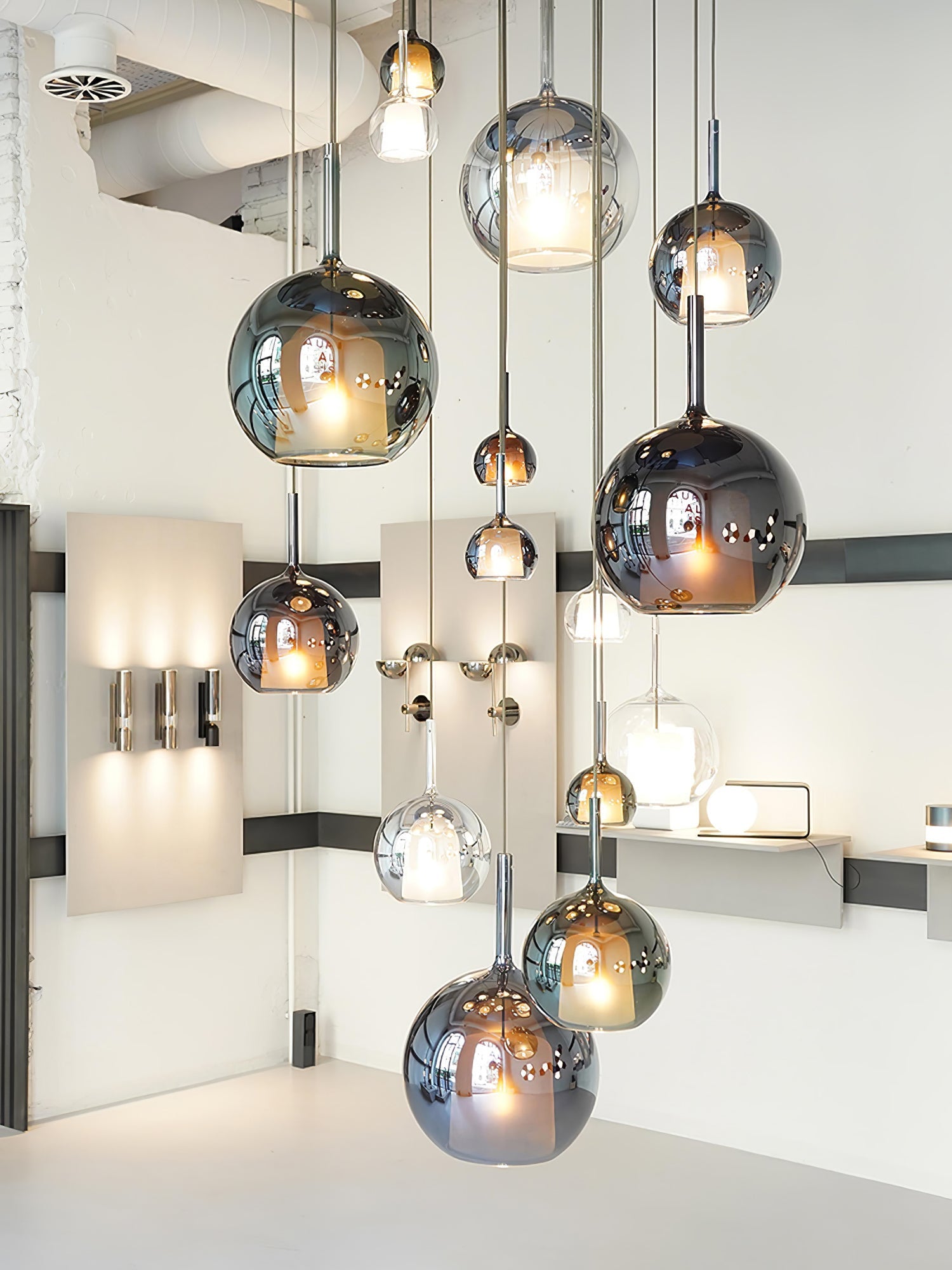 Vyreno Globe Pendant Light