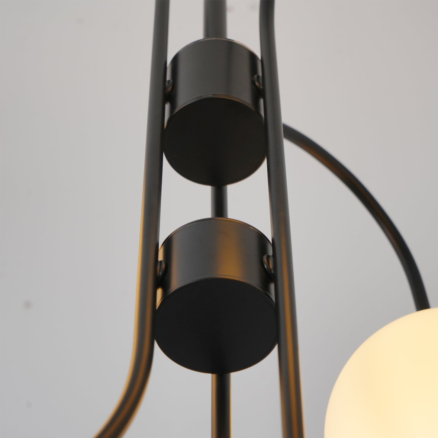 Jornoen Globe Chandelier
