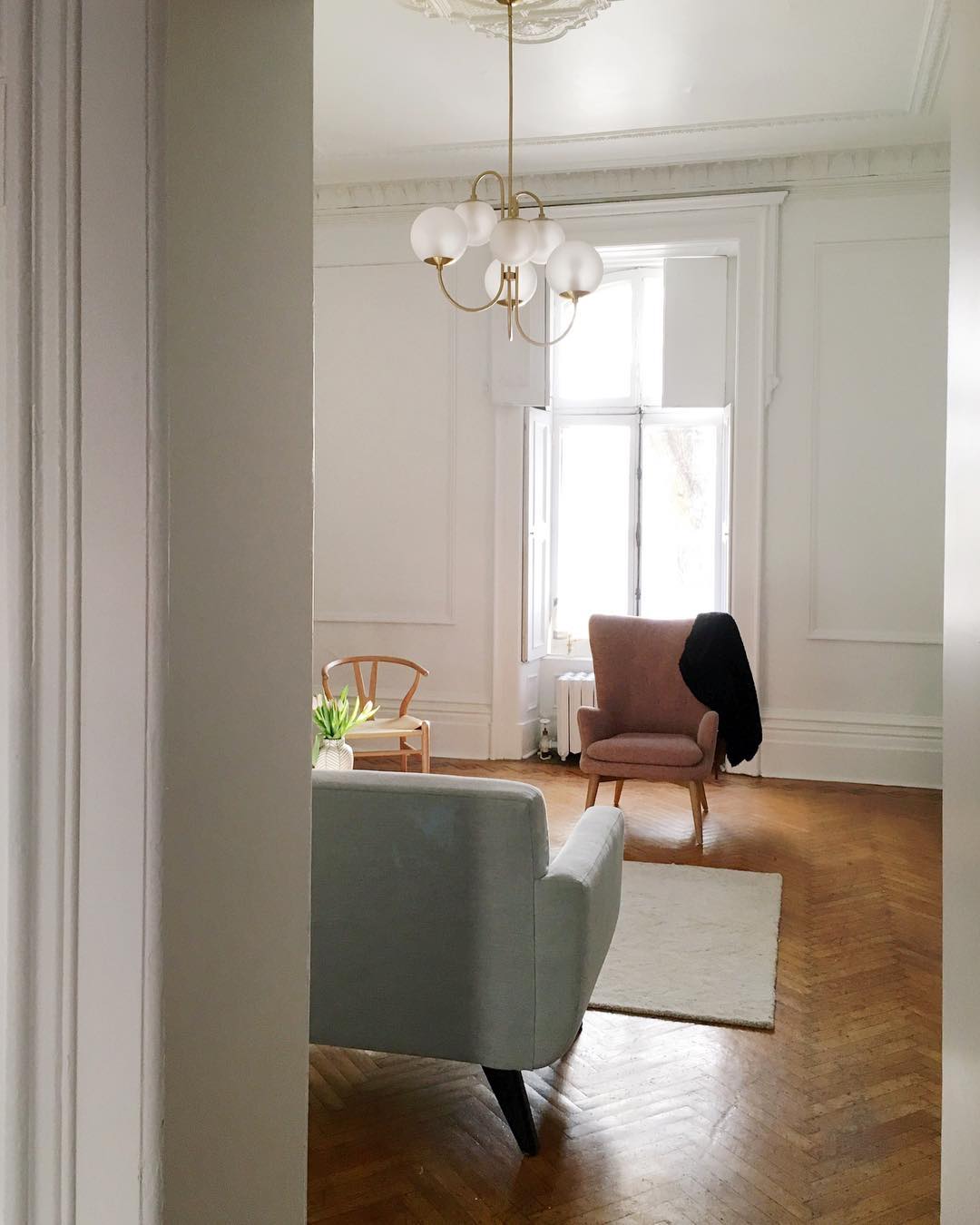 Jornoen Globe Chandelier