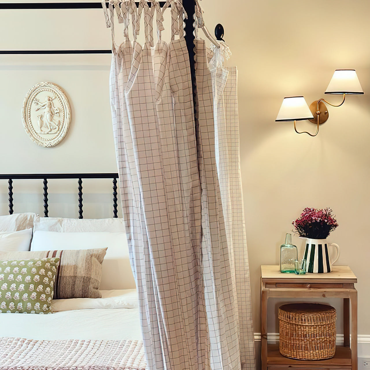 Zelioton Wall Light
