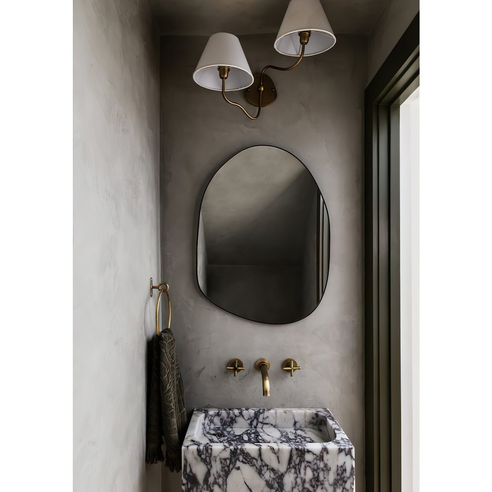 Zelioton Wall Light
