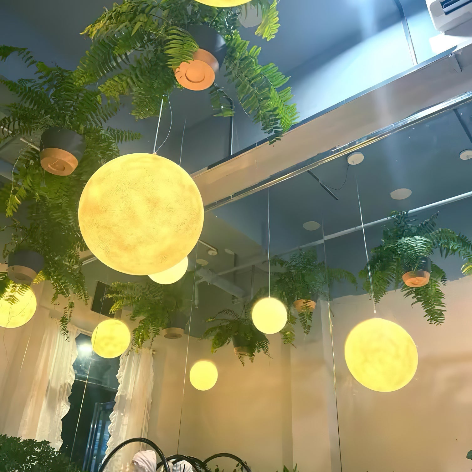 Camu Globe Pendant Light