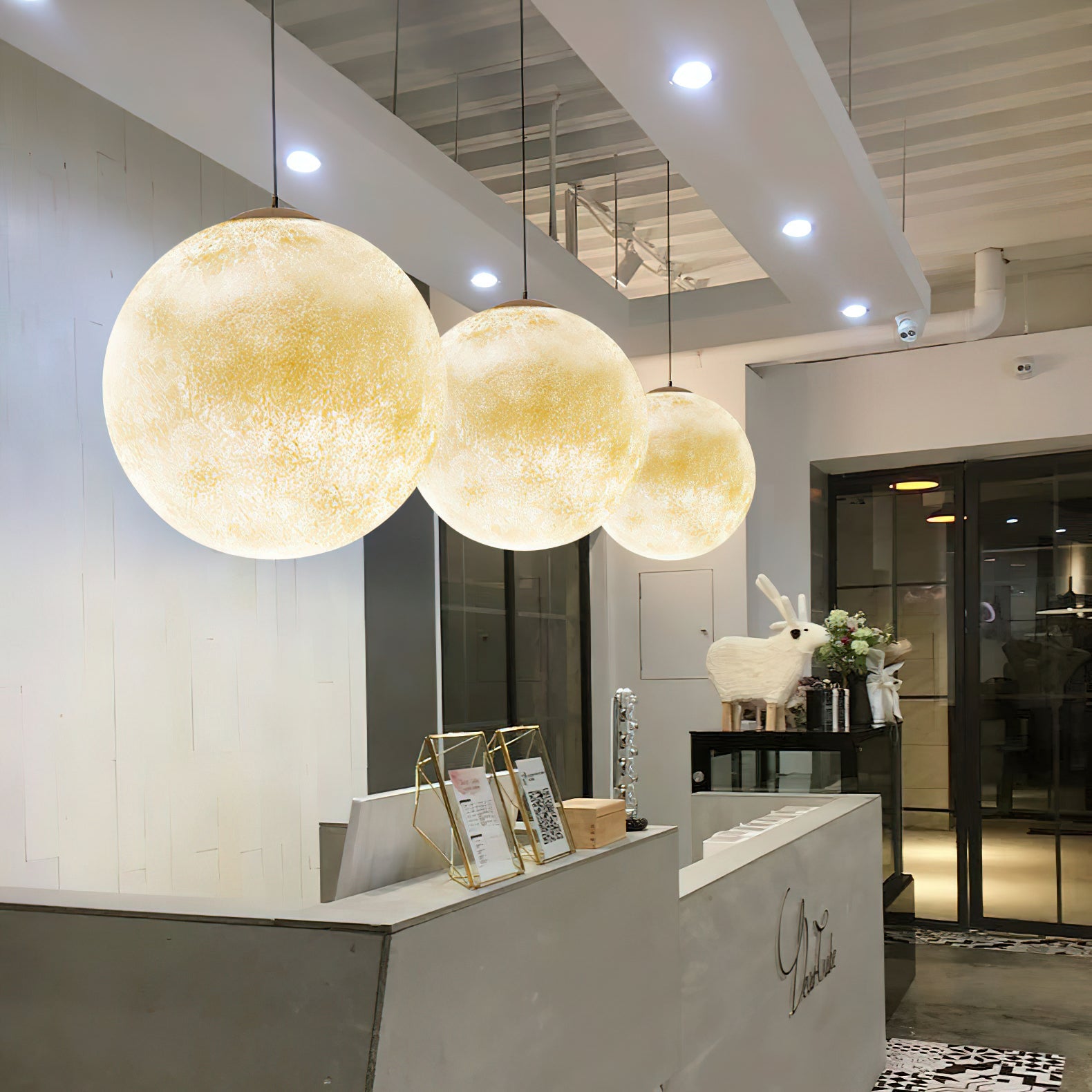 Camu Globe Pendant Light