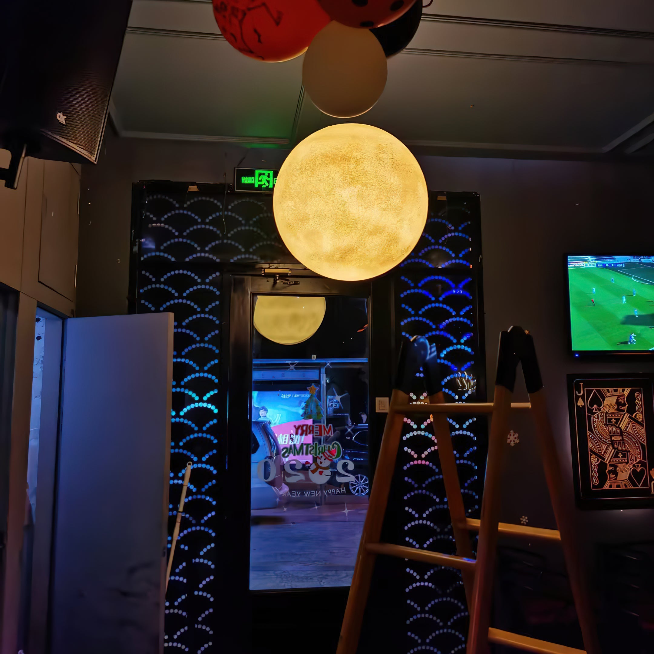 Camu Globe Pendant Light