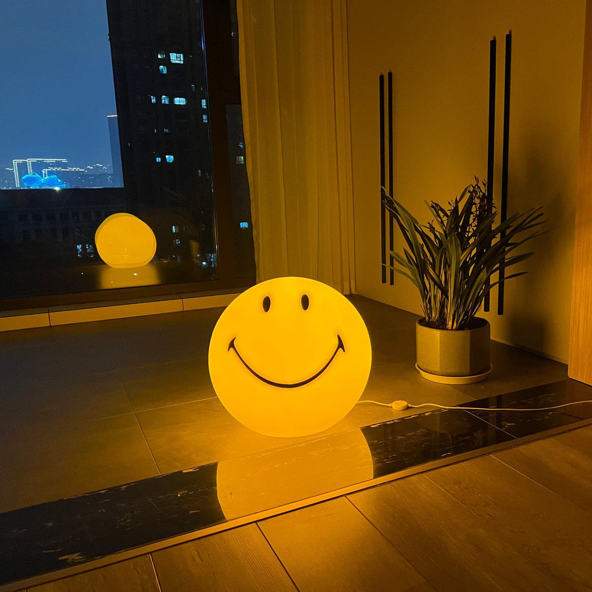 Smiley Table Lamp – detail 3
