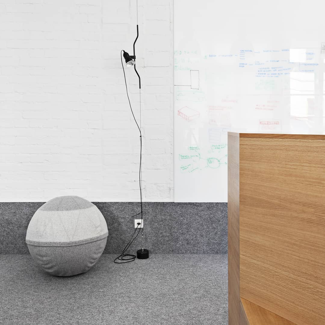 Elomiden Floor to Ceiling Lamp
