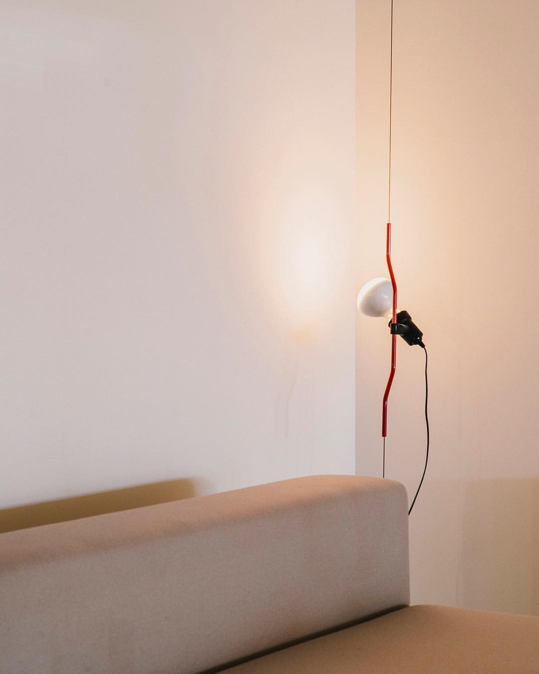 Elomiden Floor to Ceiling Lamp
