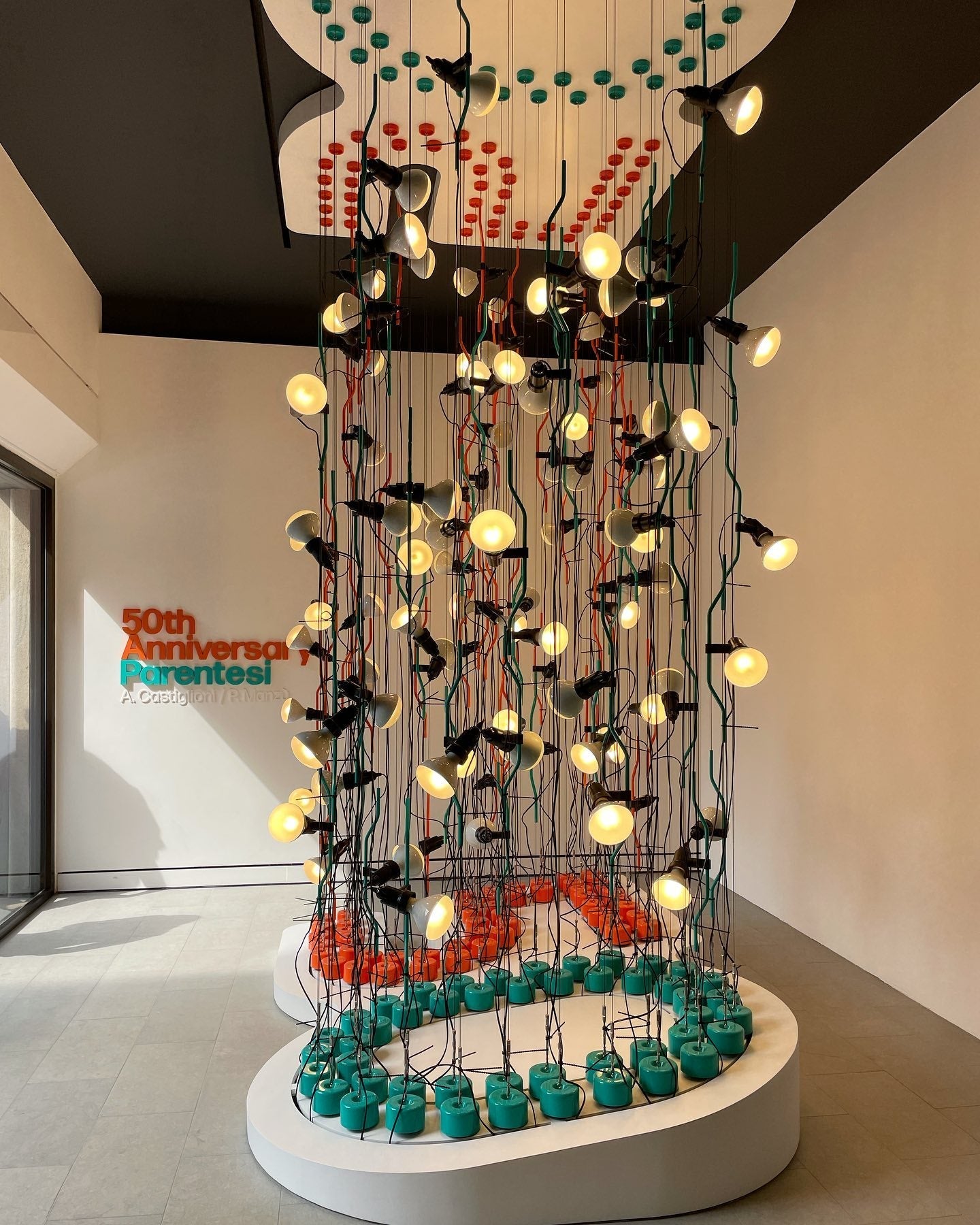 Elomiden Floor to Ceiling Lamp