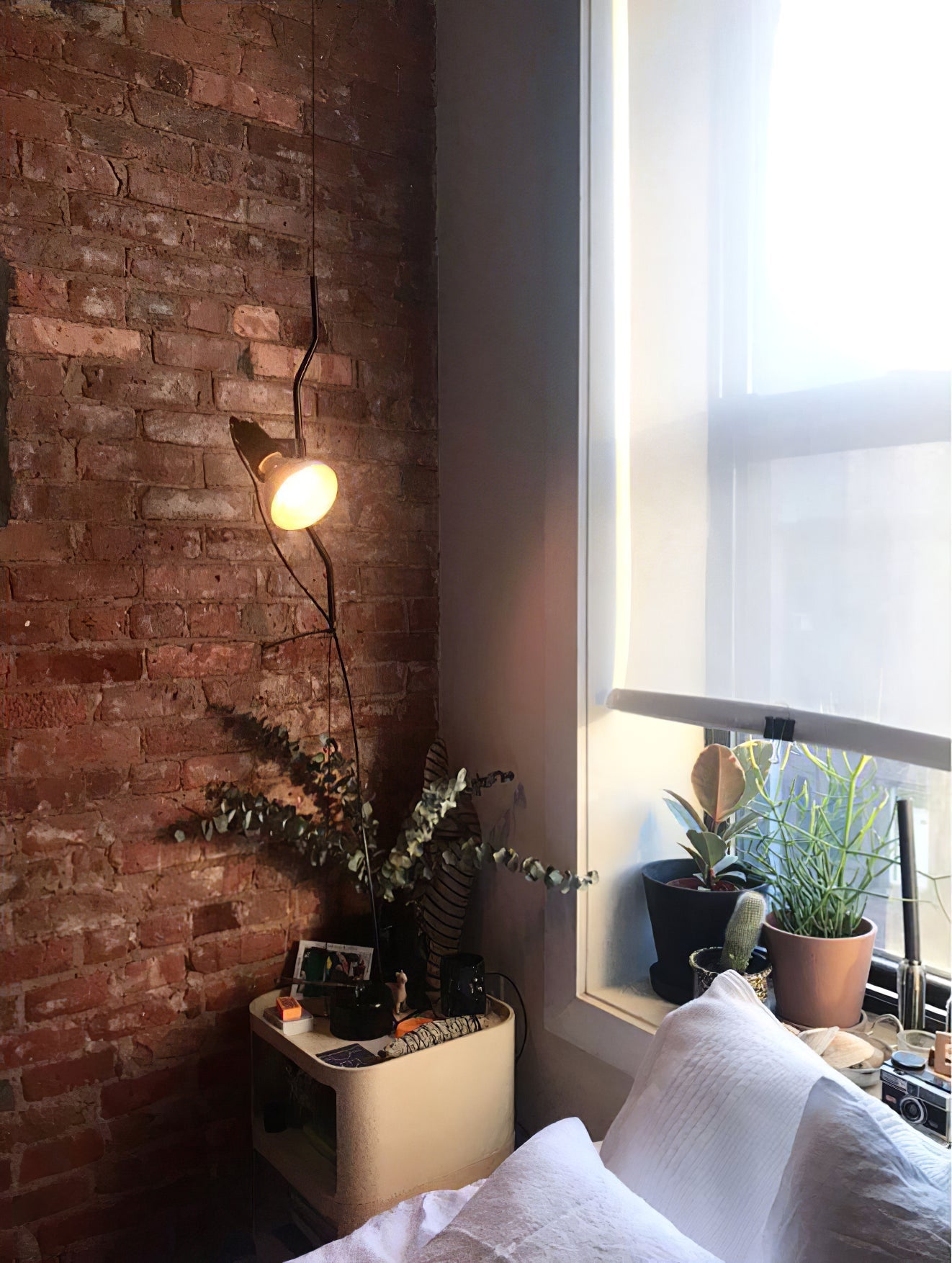 Elomiden Floor to Ceiling Lamp