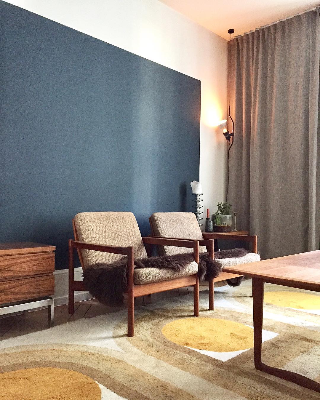 Elomiden Floor to Ceiling Lamp