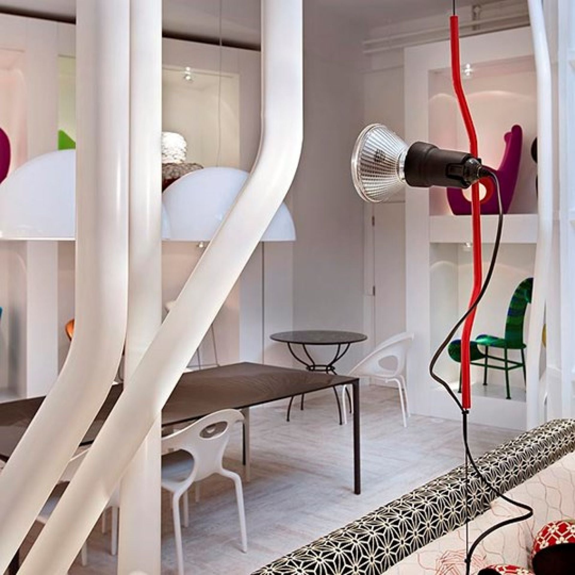 Elomiden Floor to Ceiling Lamp